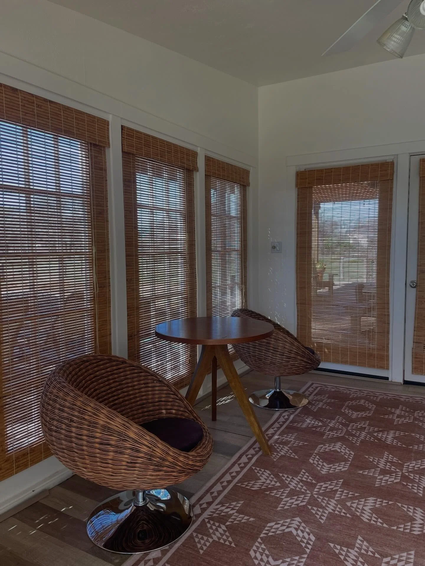 Light, views, and wallpaper worth talking about ✨
Our newest property Das Peach Haus is filled with natural glow and statement walls that make every room feel elevated.