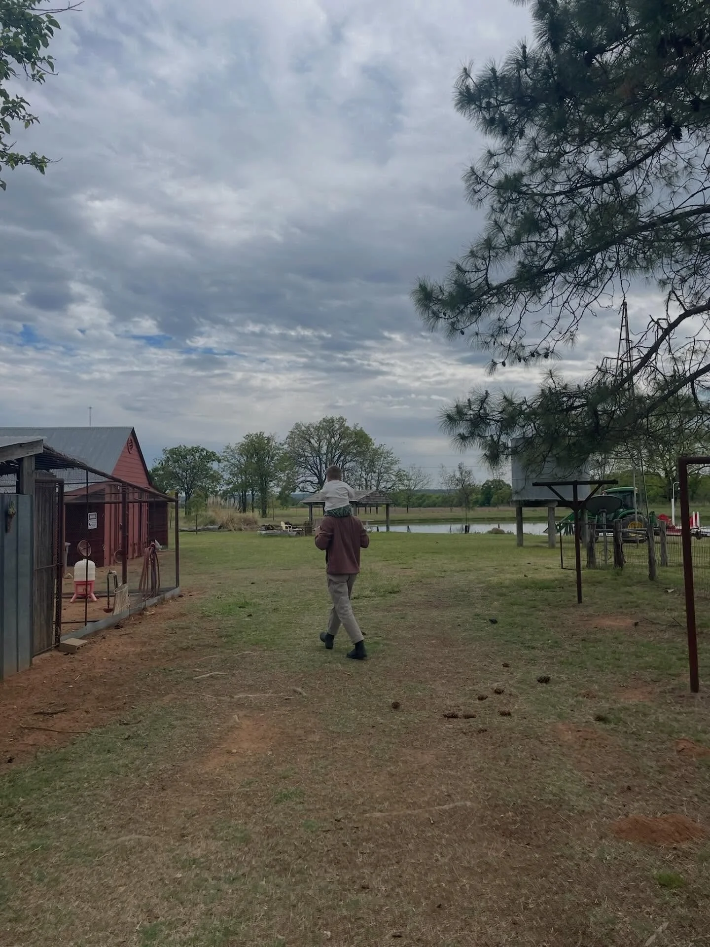 Sightseeing days just hit different out here &mdash; wide-open views, hidden gems, and small-town charm around every corner in Fredericksburg. Check the link in our bio for our favorite things to do while you&rsquo;re here.