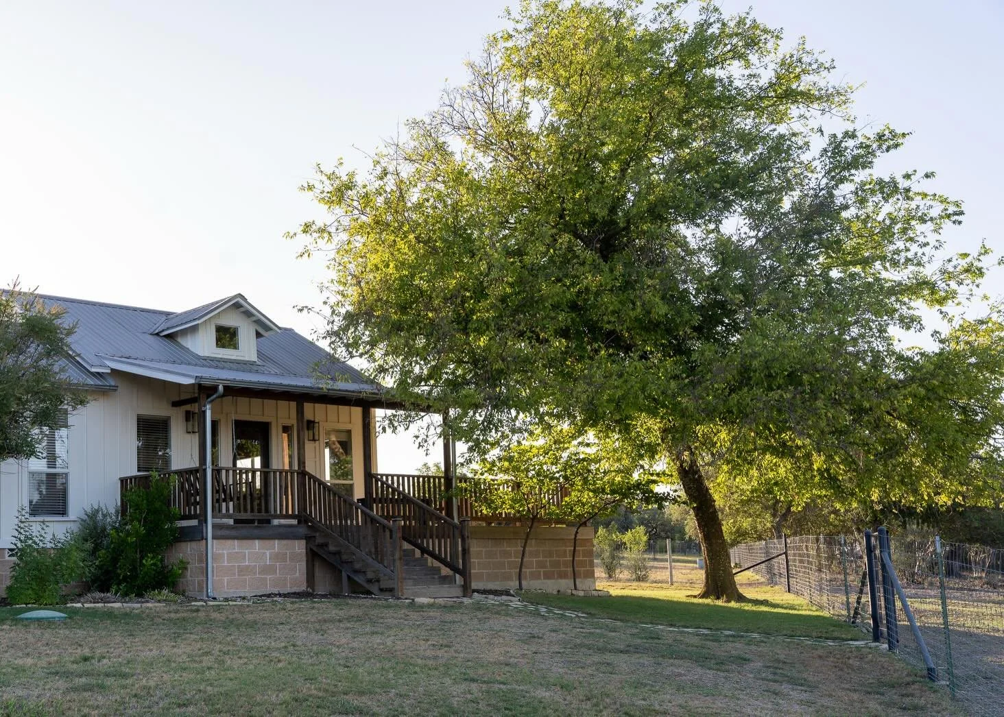 Gr&uuml;n Meadow is made for unbusy weekends and golden-hour wanderings. Find the full stay on Porch Light at the link in our bio!