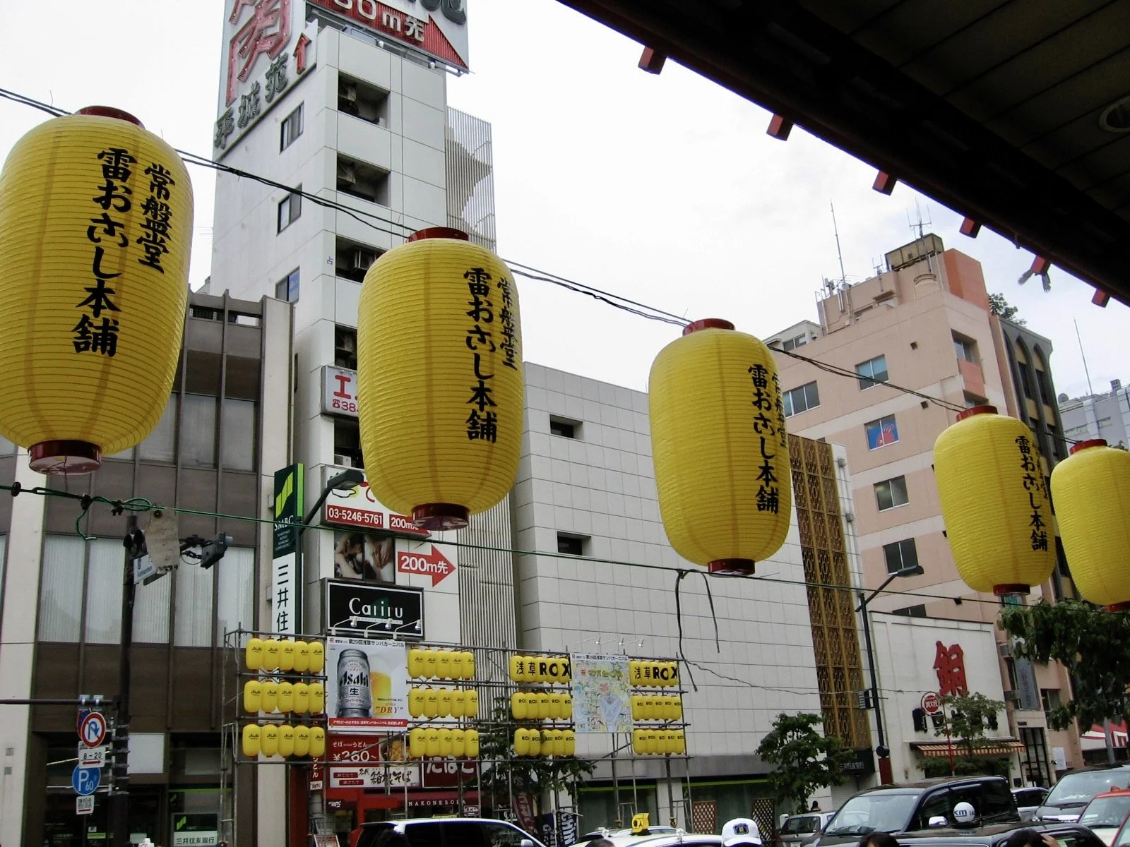 Poetry: “Prospective Final Girl Sits at the Gas Station” by Nova Wang