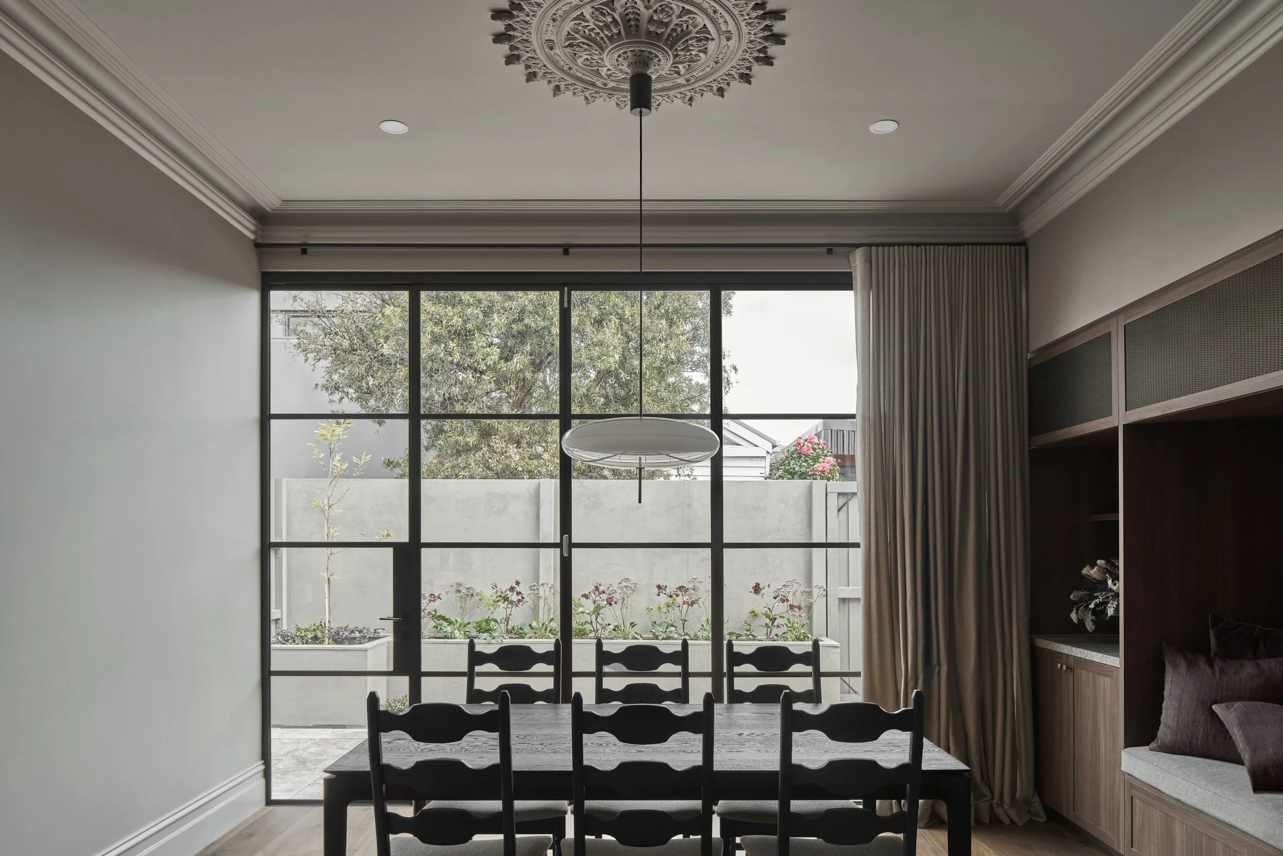 Richmond House dining room with black steel-framed doors to the courtyard