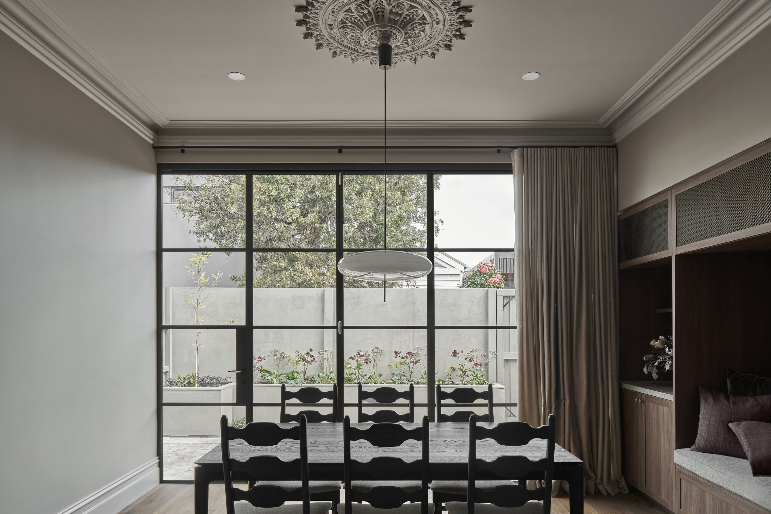 Richmond House dining room with black steel-framed doors to the courtyard