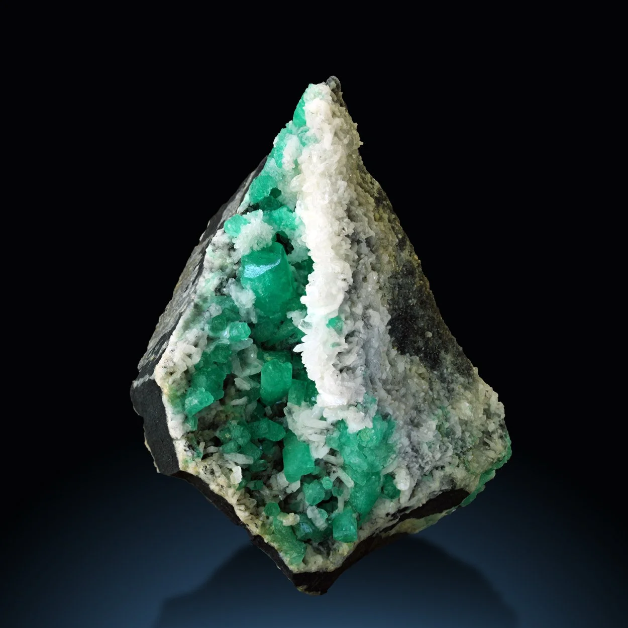 Emerald 102x68x69 Chivor ZNSiN copy.jpg