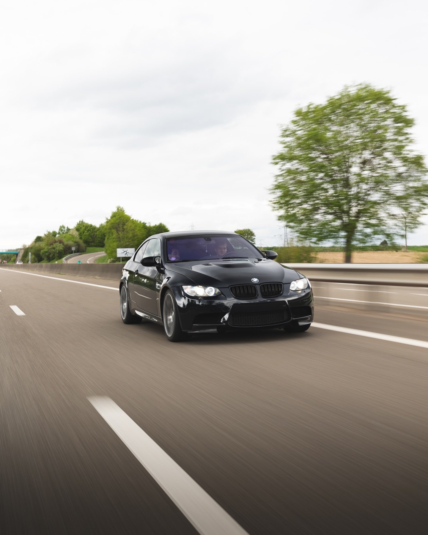 ⏪Retour sur une journée mémorable !
📅Dimanche 13 avril, c’était Cars Road & Chill, un événement éphémère comme on les aime : de la route, de belles machines, des vocalises, de la pas