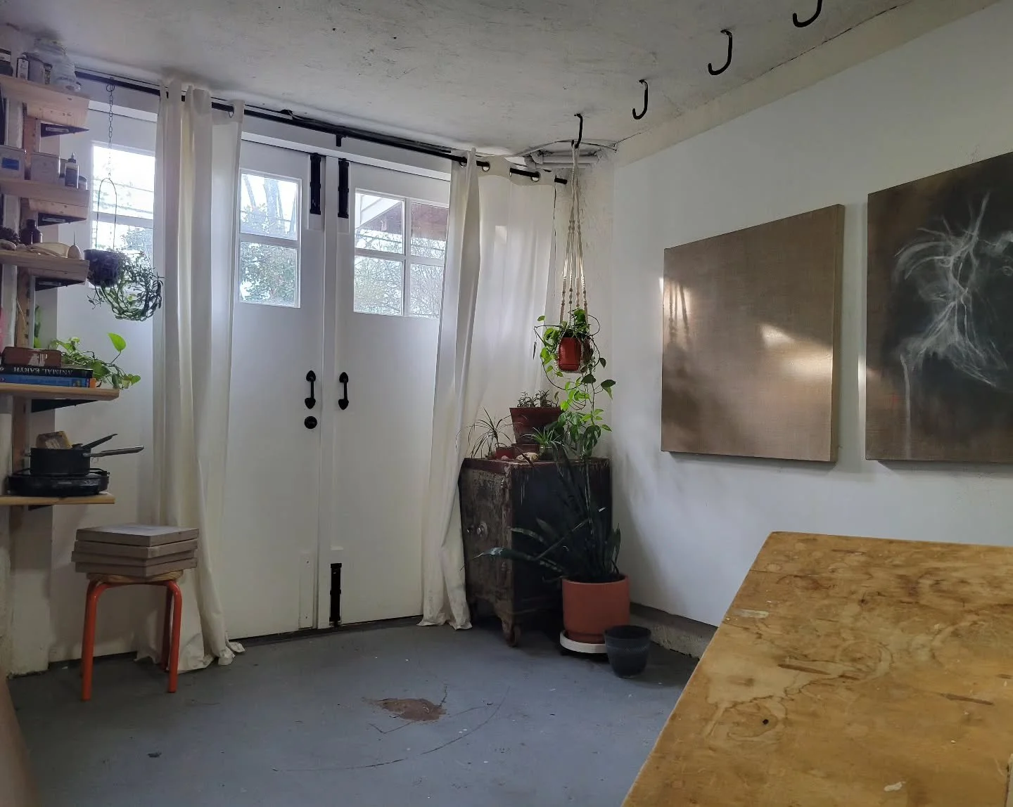 Good morning 🌞 The light in my studio in the morning is so happy-making, so I thought I'd share on this particularly bright day.