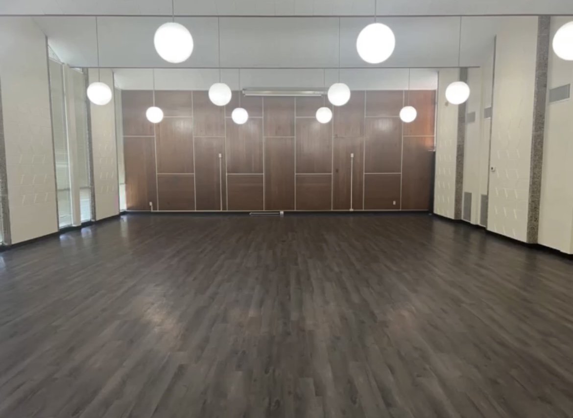 BALLROOM EMPTY.jpg