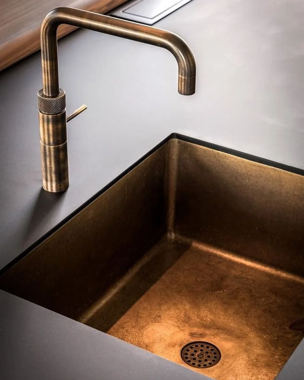 Recent studies for a kitchen in Kitzb&uuml;hel, what do you guys think about brass sinks? 😍🙋🏻&zwj;♀️
⠀⠀⠀⠀⠀⠀⠀⠀⠀
#wien #kitzbuehel #chalet #chaletstyle #alpineliving #rusticliving #inneneinrichtung #einrichtung #k&uuml;che #kuechendesign #kitchendes