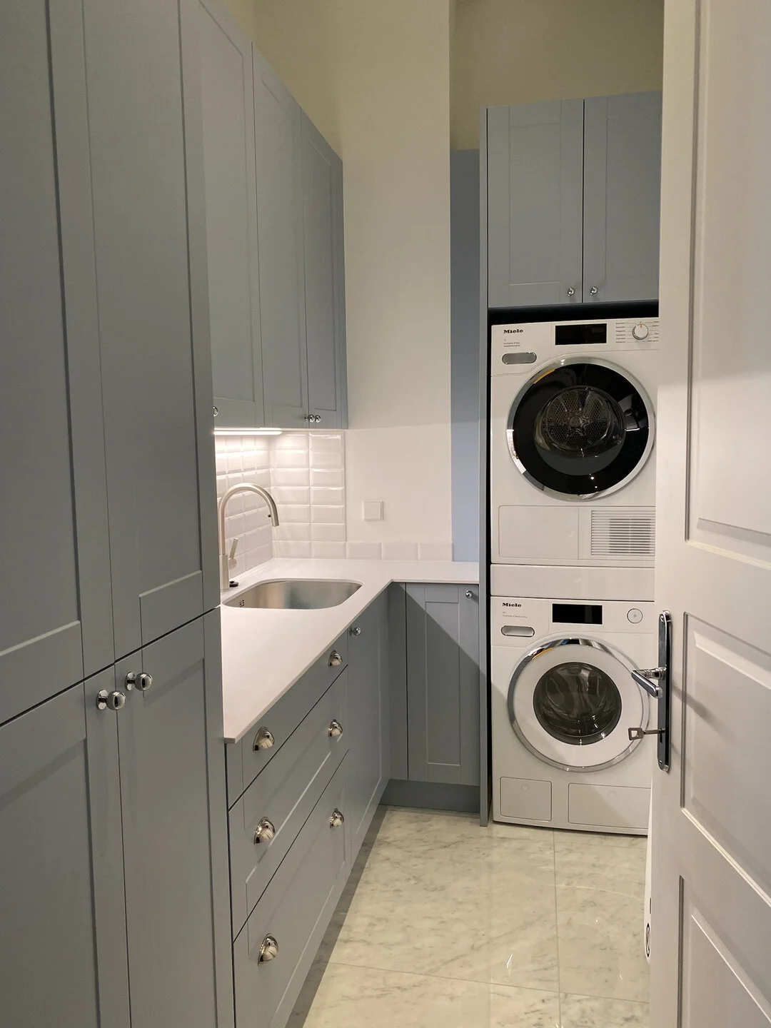 Laundry room of our recent project in Vienna! We work only with the best partners that share our high-quality standard, really happy, how this project turned out!​​​​​​​​​
Waschk&uuml;che unseres Projektes in Wien. Wir arbeiten nur mit den besten aus