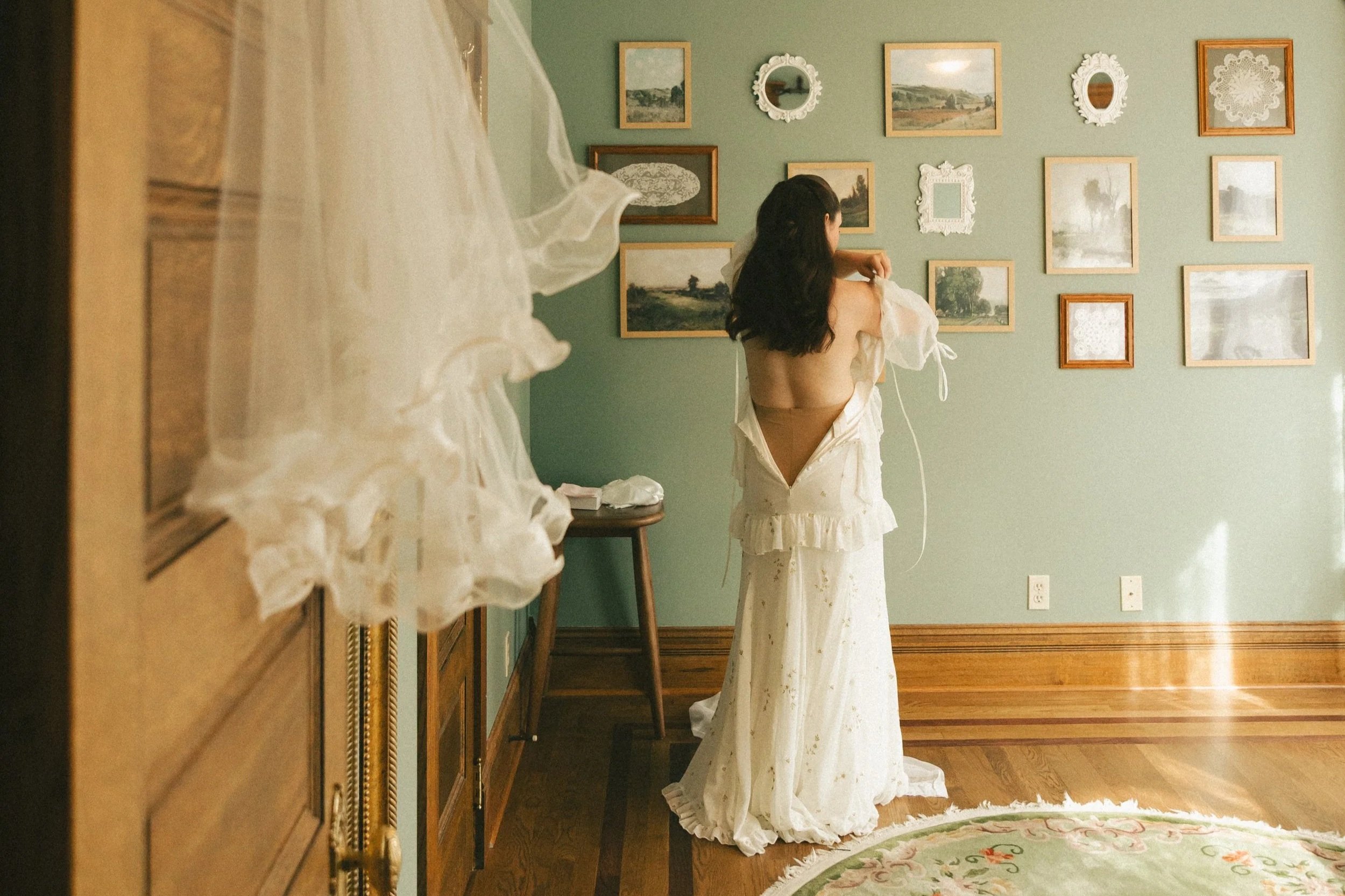 Why I Love “Getting Ready” Photos as a Documentary Wedding Photographer