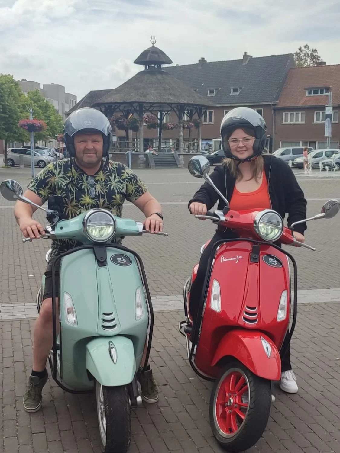 ☀️ Zonnige dagen, veel vrolijke gezichten&hellip;😍

De afgelopen dagen werd er weer volop genoten van de (toen nog aanwezige) zon met onze Vespa&rsquo;s.

💑 Leuke koppels die samen de mooiste plekken ontdekten
👥 Een geslaagde teambuilding, vol avo
