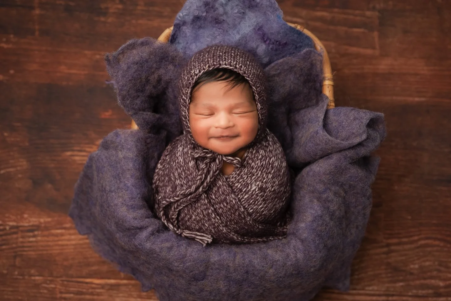 Happy Friday! Smiling because it might be a long weekend thanks to this storm and we&rsquo;ll get to have some fun in the snow. How are YOU feeling about the upcoming storm?! #nycphotographer #nycnewbornphotographer #newbornphotography #newbornphotos