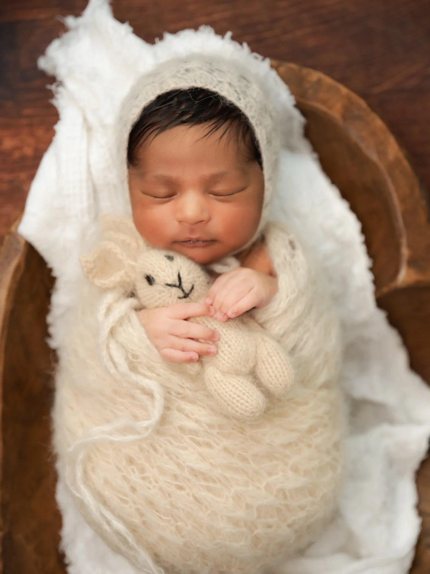 Nice and cozy in this cold winter weather #nycphotographer #newbornphotographer #nycnewbornphotographer #queensnewbornphotographer #newbornphotoshoot