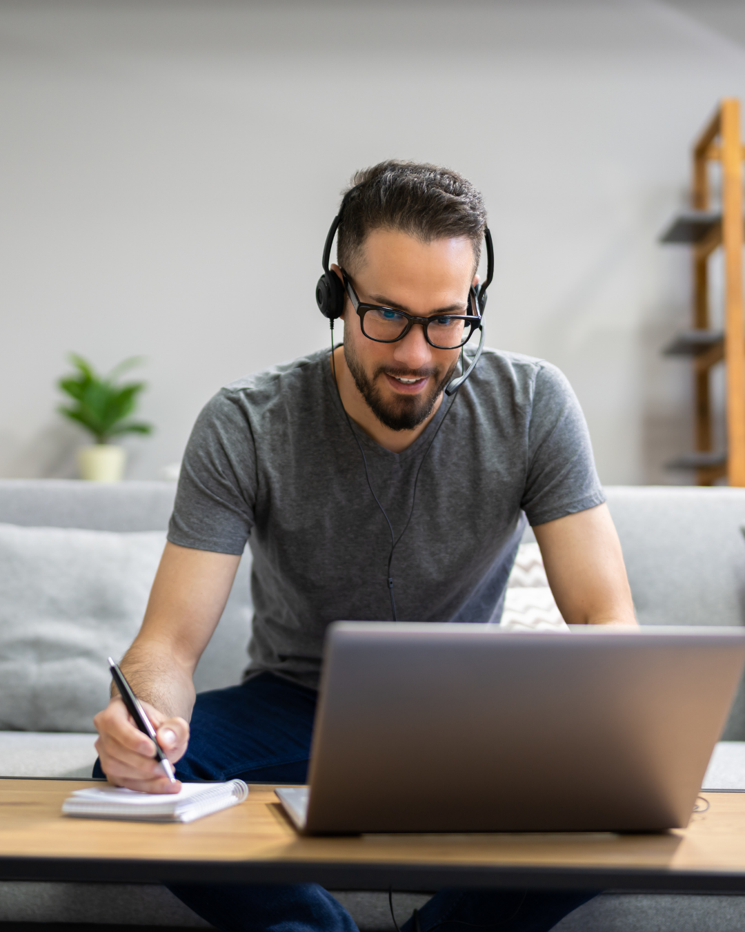 Seed stage founder in one-on-one remote pitch delivery coaching session