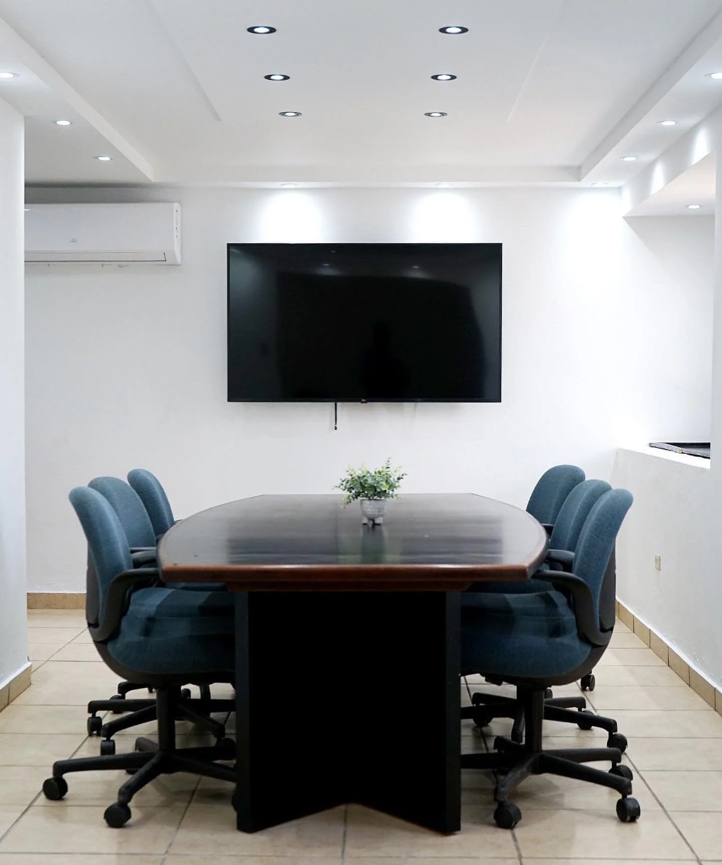 Our space, started from the bottom now you&rsquo;re HERE.

&iquest;Cu&aacute;l es tu amuleto de la suerte? 
Cafecito ☕️ o Art Oracle 🃏
comenta abajo&hellip;

#PitirreStudio