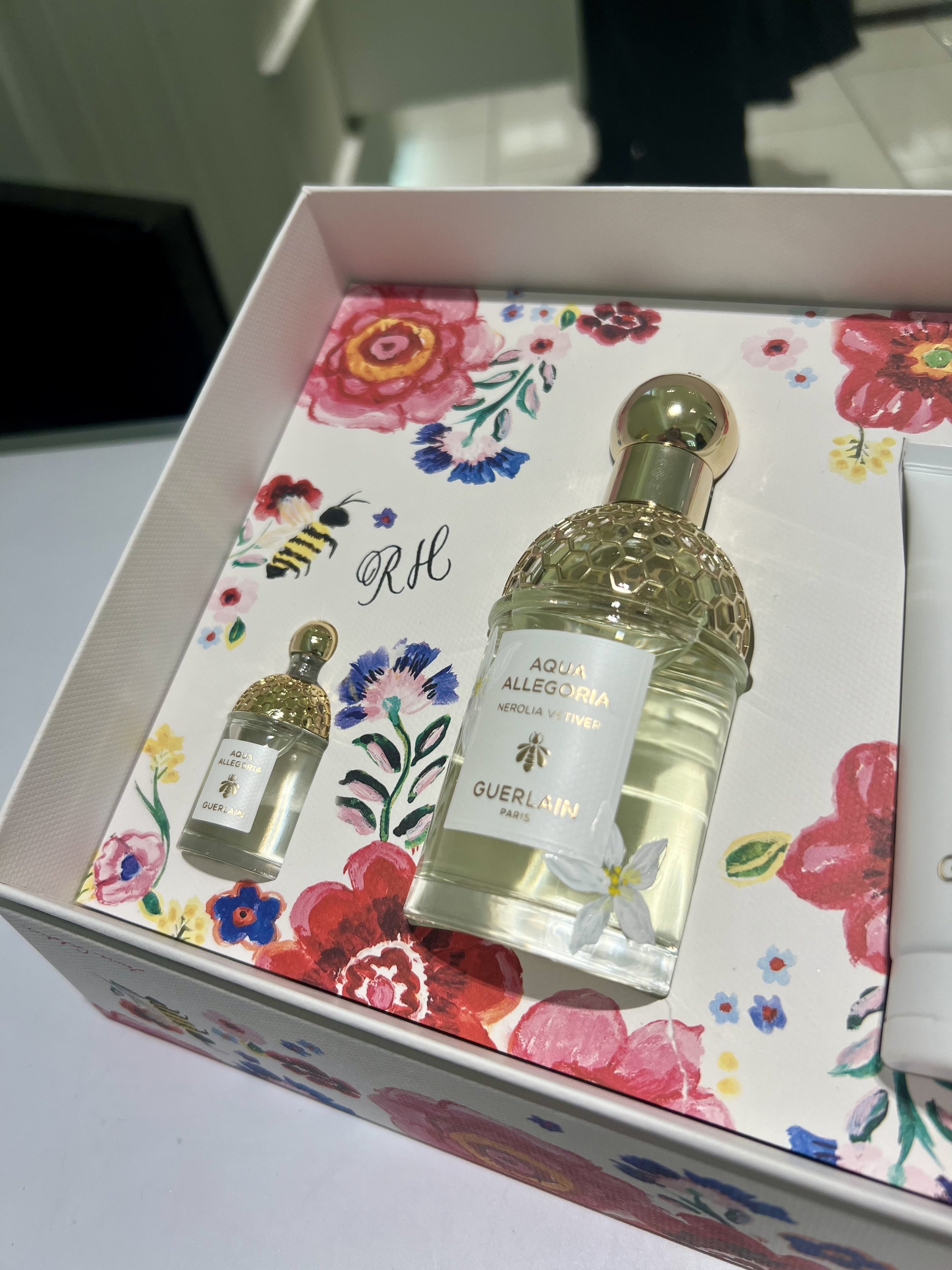 calligraphy-on-guerlain-packaging-with-painted-bottle.jpeg