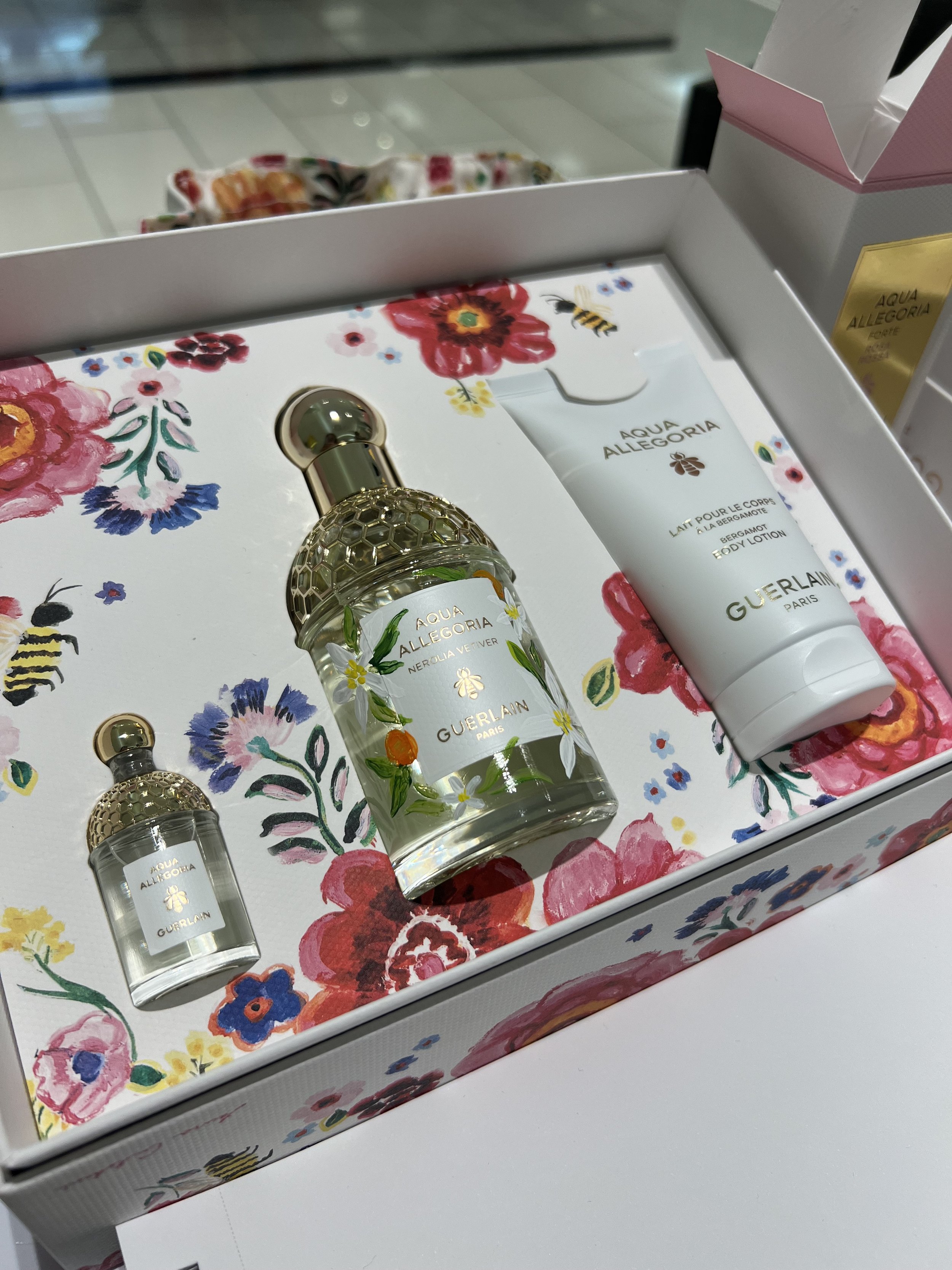 guerlain-fragrance-gift-set-with-hand-painted-personalized-florals-by-jodi-tellier.jpeg