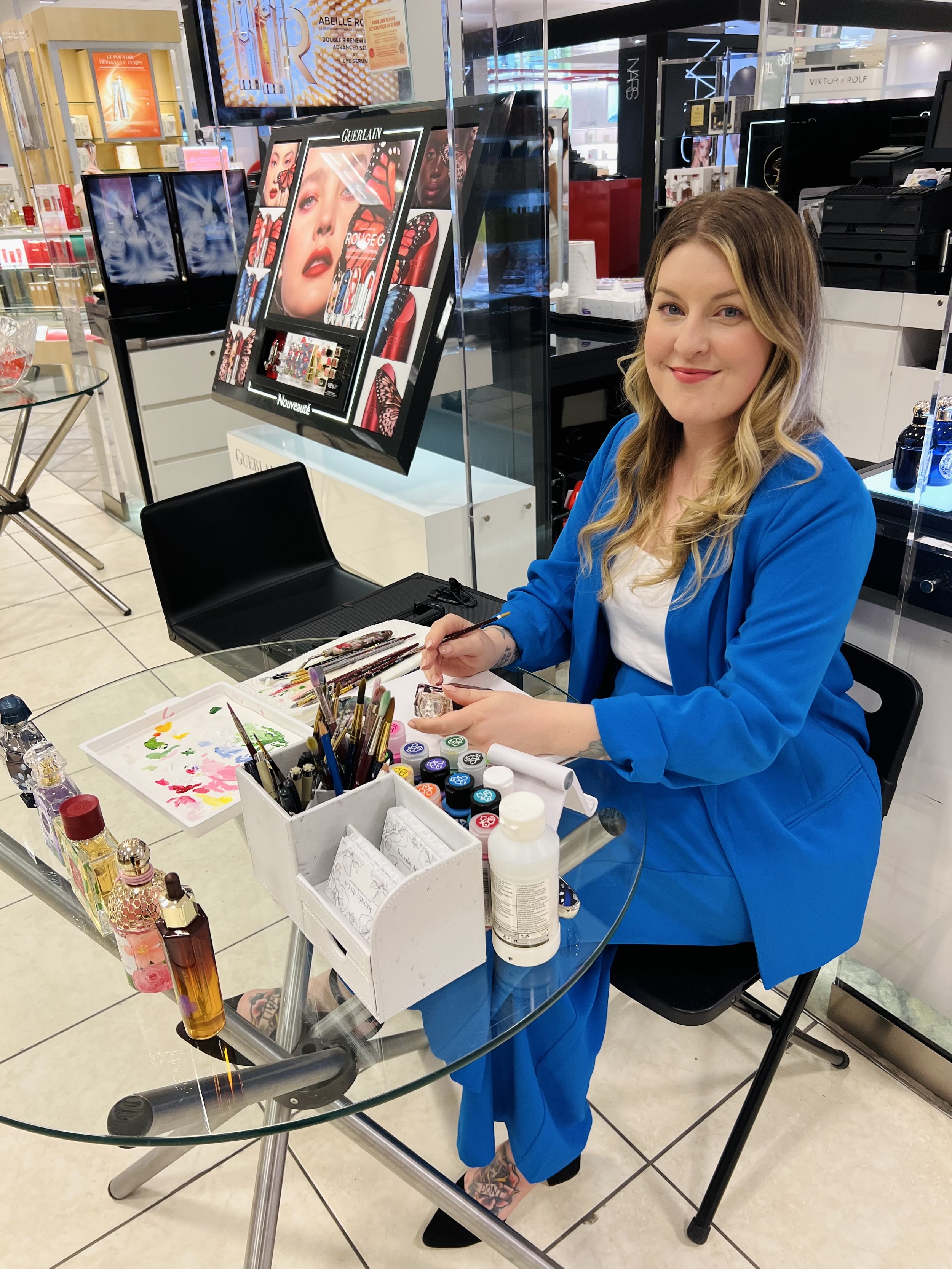 live-bottle-painting-artist-doing-personalized-mothers-day-painted-gifts-for-guerlain.jpeg