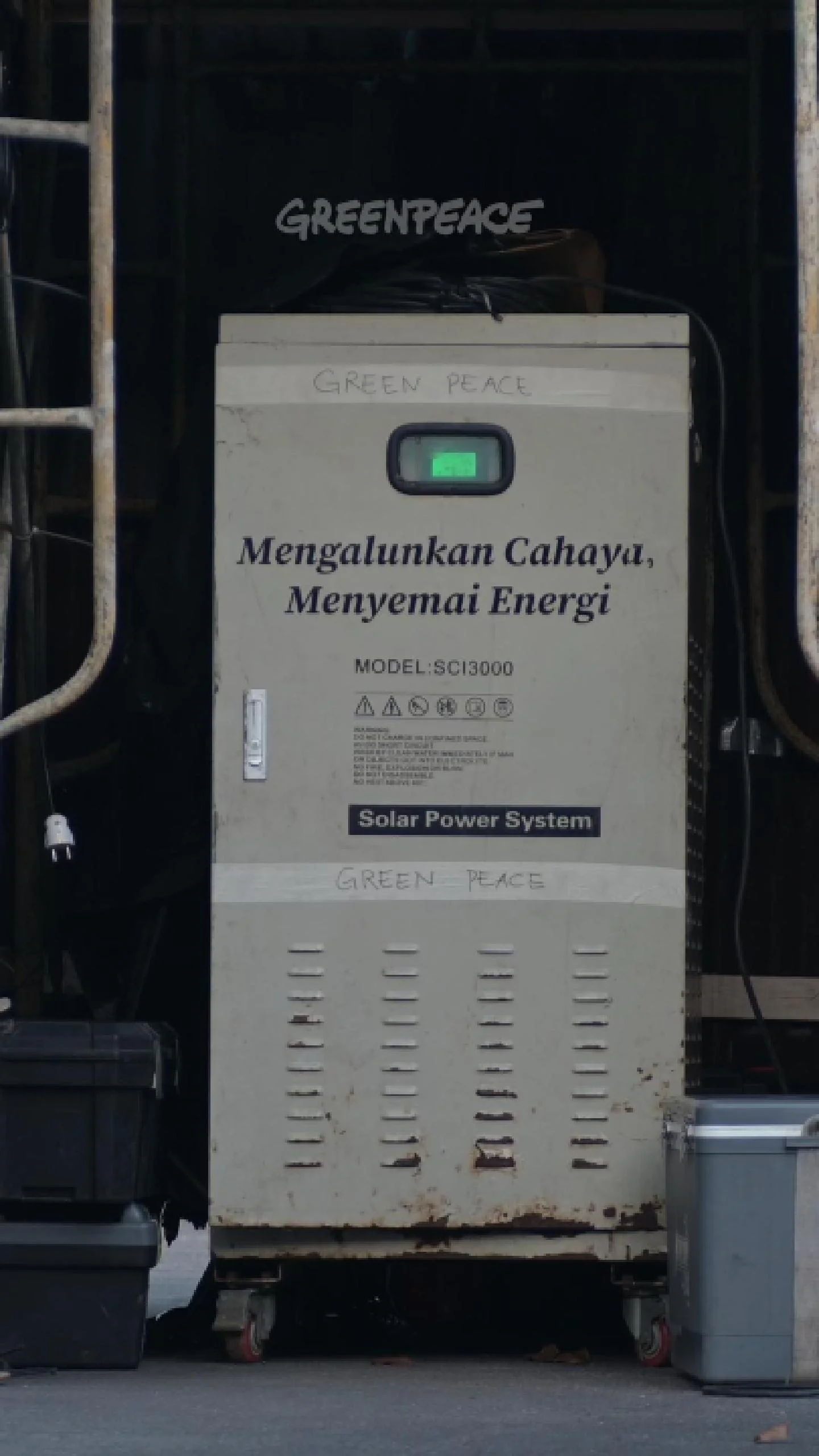  Recap video of Greenpeace Indonesia to support electric power with solar panel during Synchronize Festival 2025   The Greenpeace Indonesia recap at Synchronize Festival 2025 clearly shows their support for clean energy using solar power. It features