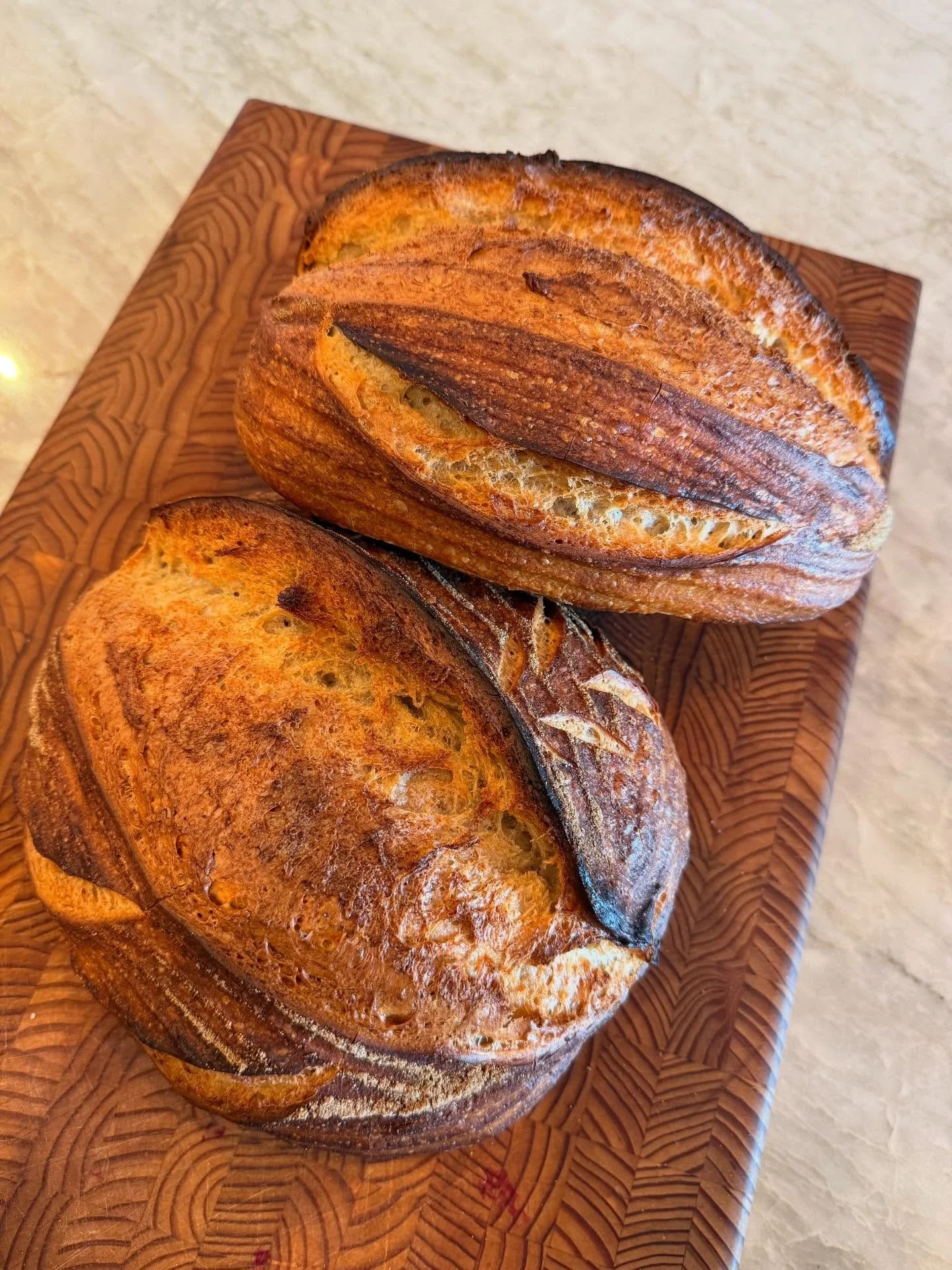 Hey, baker friends, I need some advice. I am considering either an @ankarsrumusa or @oonihq mixer, but can&rsquo;t decide. If you have experience with either or both, what&rsquo;s your feedback?  It&rsquo;s an expensive purchase, so I want to be sure