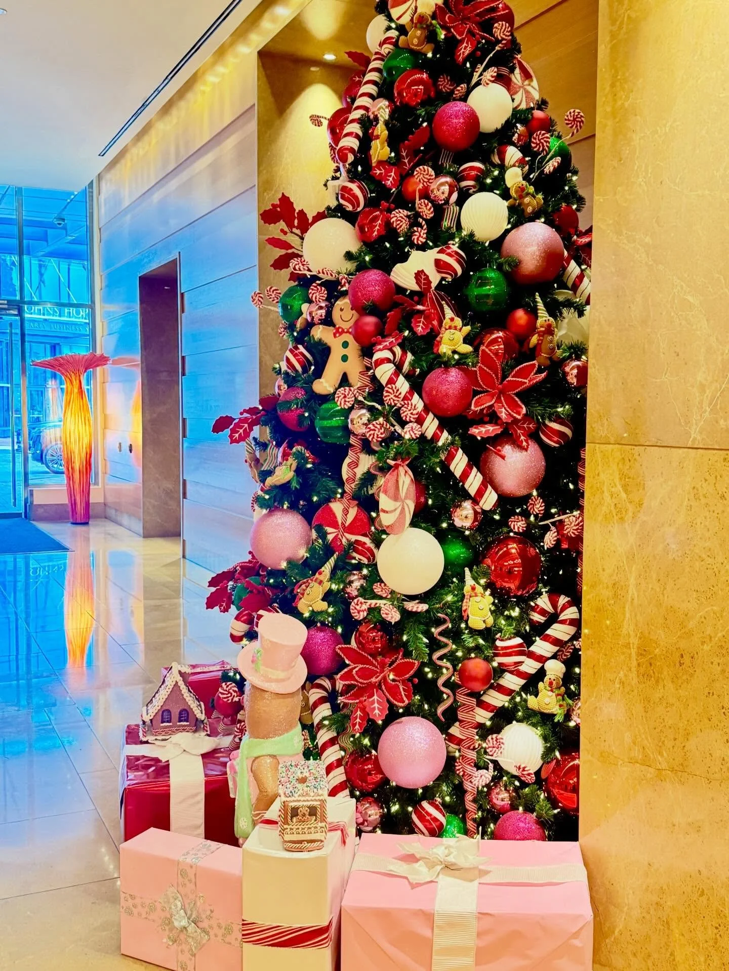 A beautiful Christmas Day brunch at @fsbaltimore. We walked there and back along the water, had a lovely table overlooking the harbor, and delicious food.  I&rsquo;m not usually a fan of buffets, but if anyone can do it, it&rsquo;s the Four Seasons, 