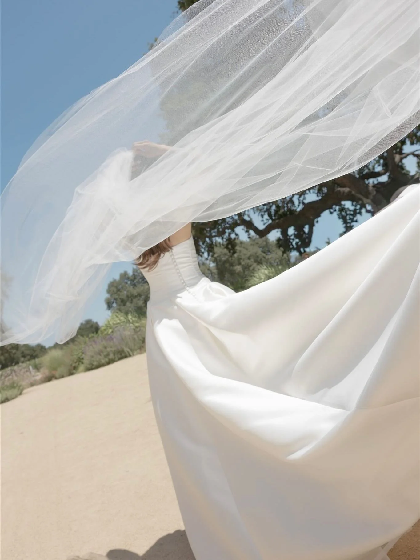 Thuyvi &amp; Phillip in Santa Ynez at @roblarwinery. 

@sierrajamesevents @roblarwinery @lexiehand @greenhouseflorals @drakebuffingtonfilms @townandcountryeventrentals @studiocynth @hairapeutictammy @crystalkphotos @romaphotoboothsocal @luckydevilsba