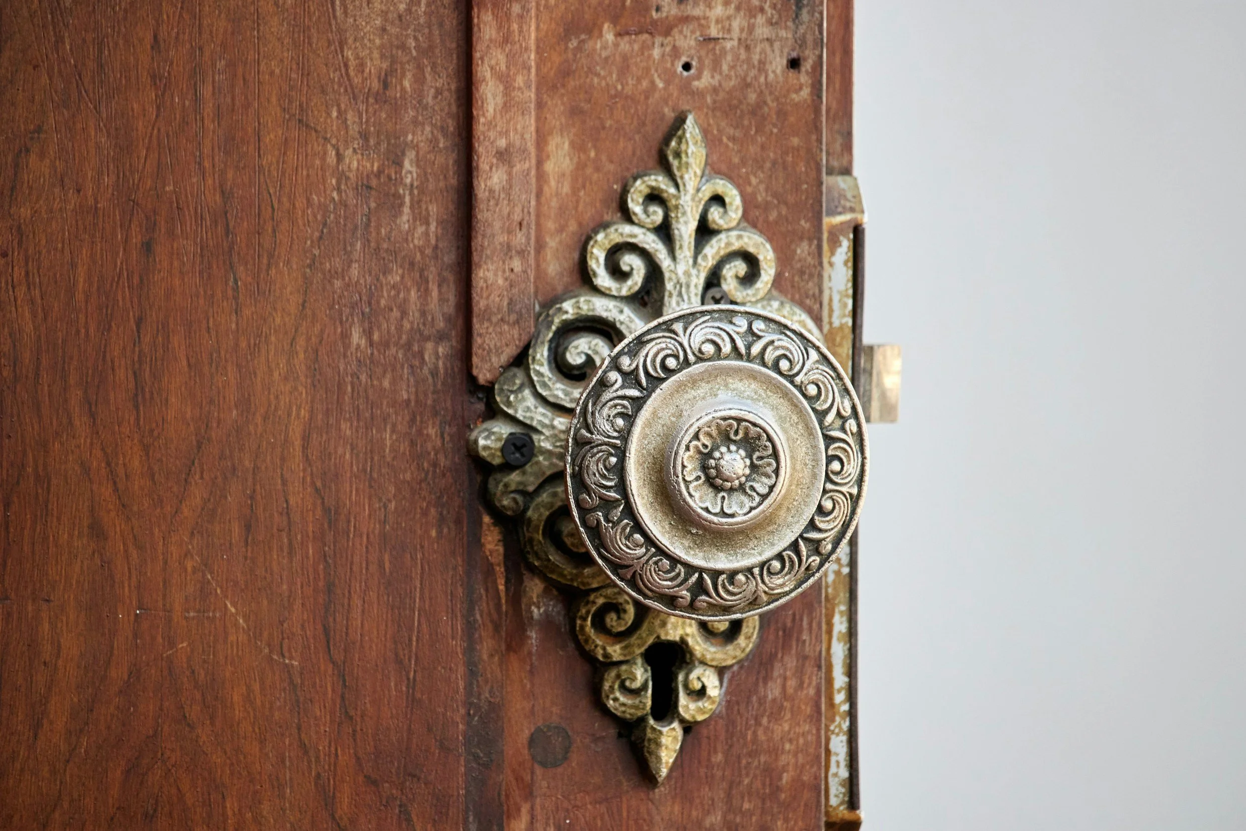 old, brass, knob, door, scroll, wood