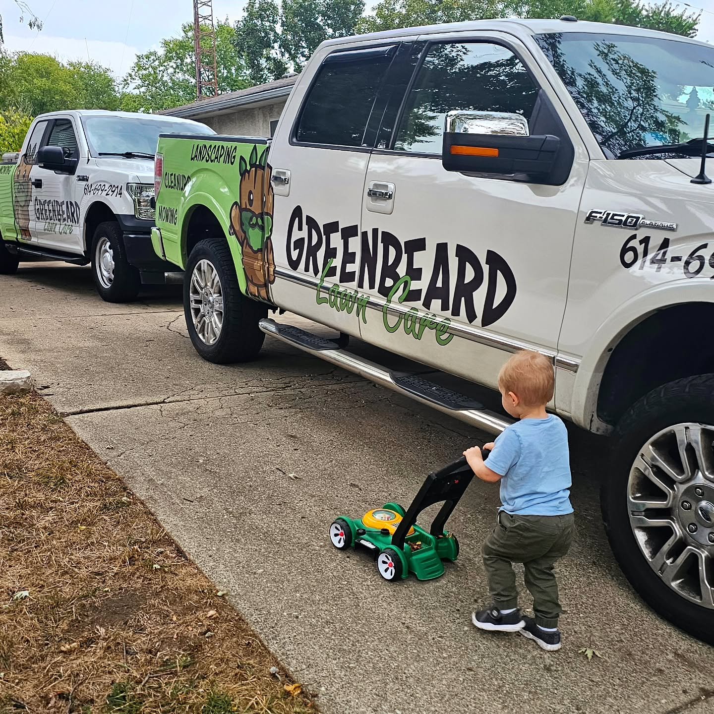 We are getting ready for the Spring rush! Do you need Spring cleanup? Mulching? Lawn mowing or treatments? Get in touch with us today! 
#lawncare #landscaping