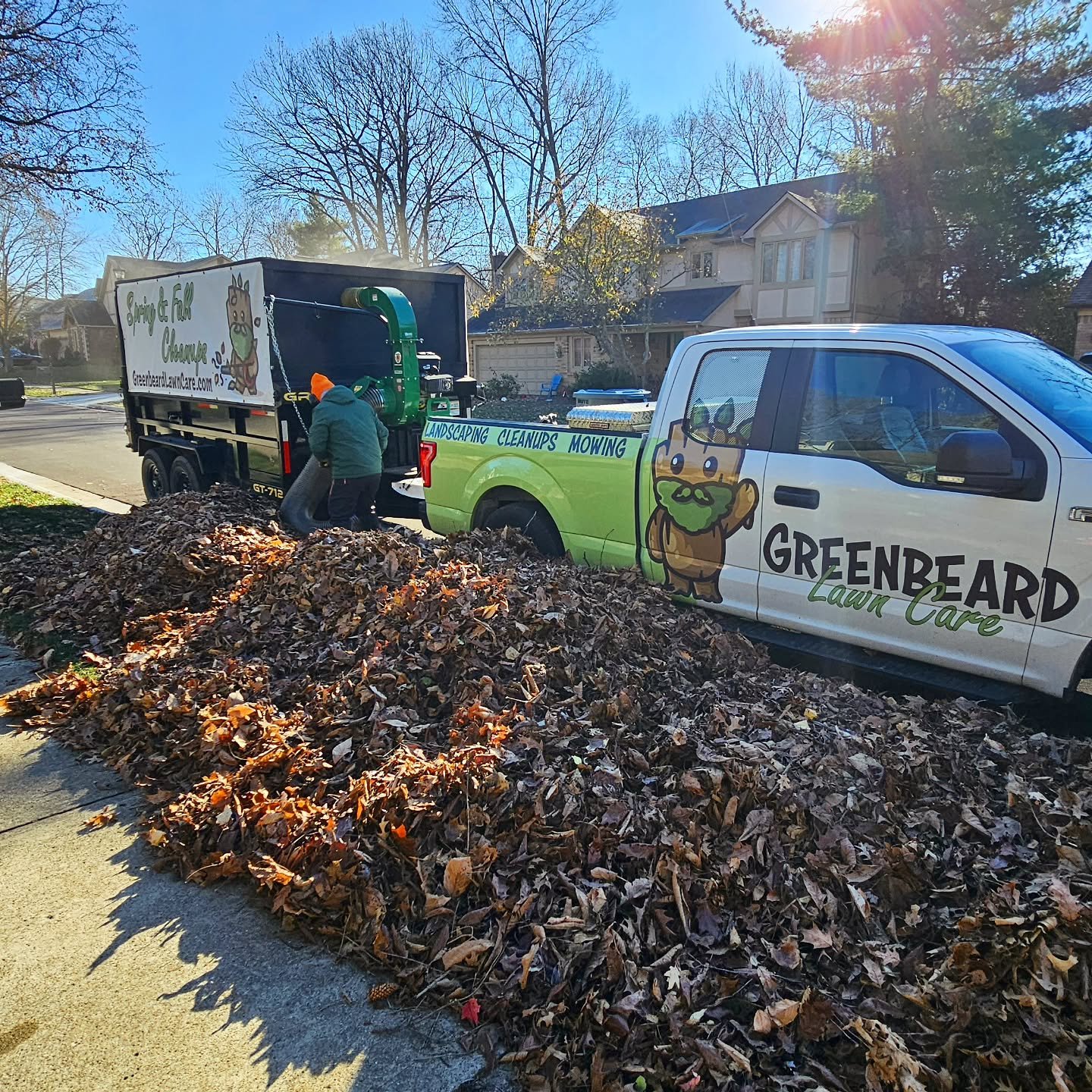 Wrapping up our final leaf cleanups for the year! 🍂🍃