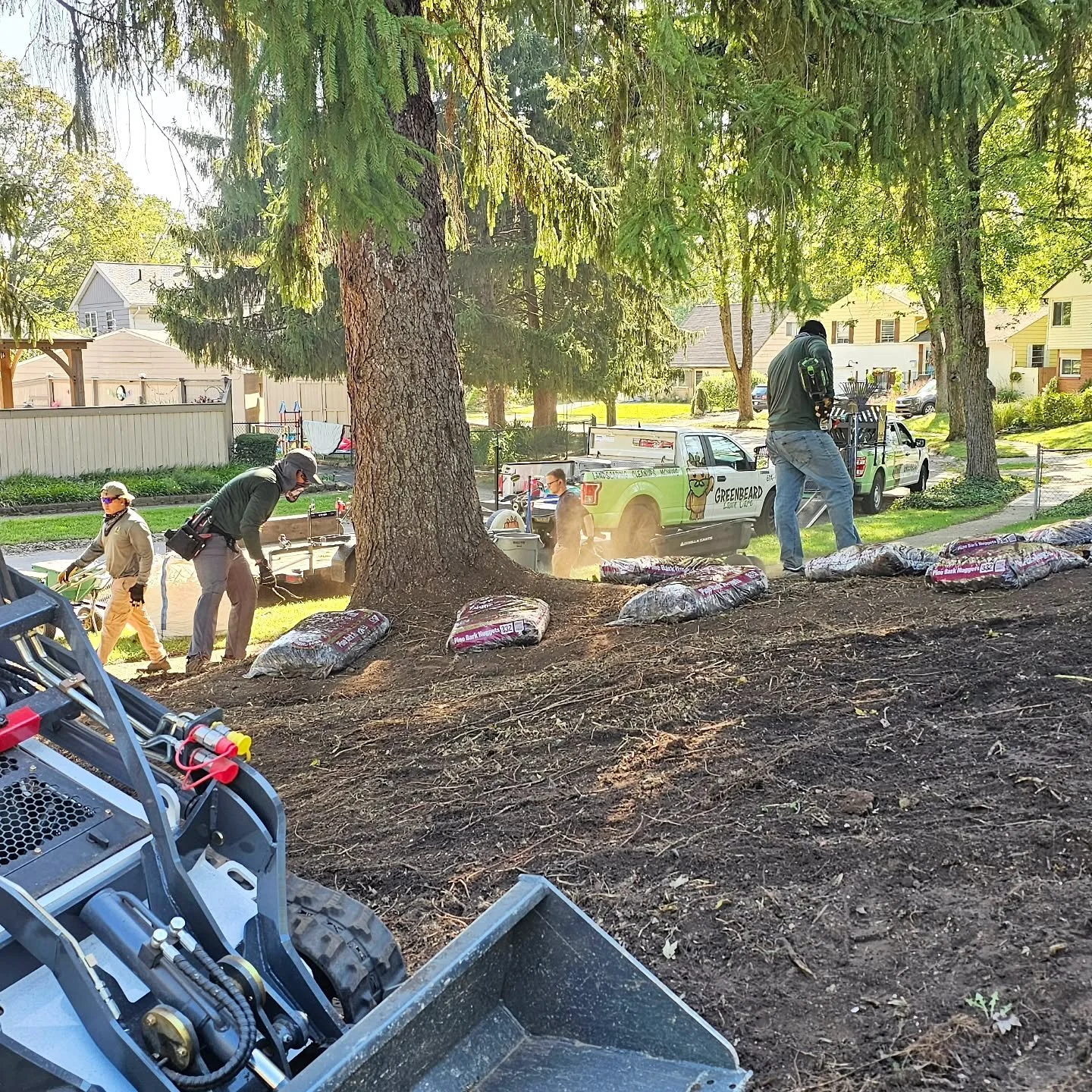 Hard at work transforming another yard into something special πΏ
Fresh topsoil down, mulch ready to go, and our crew making it happen.