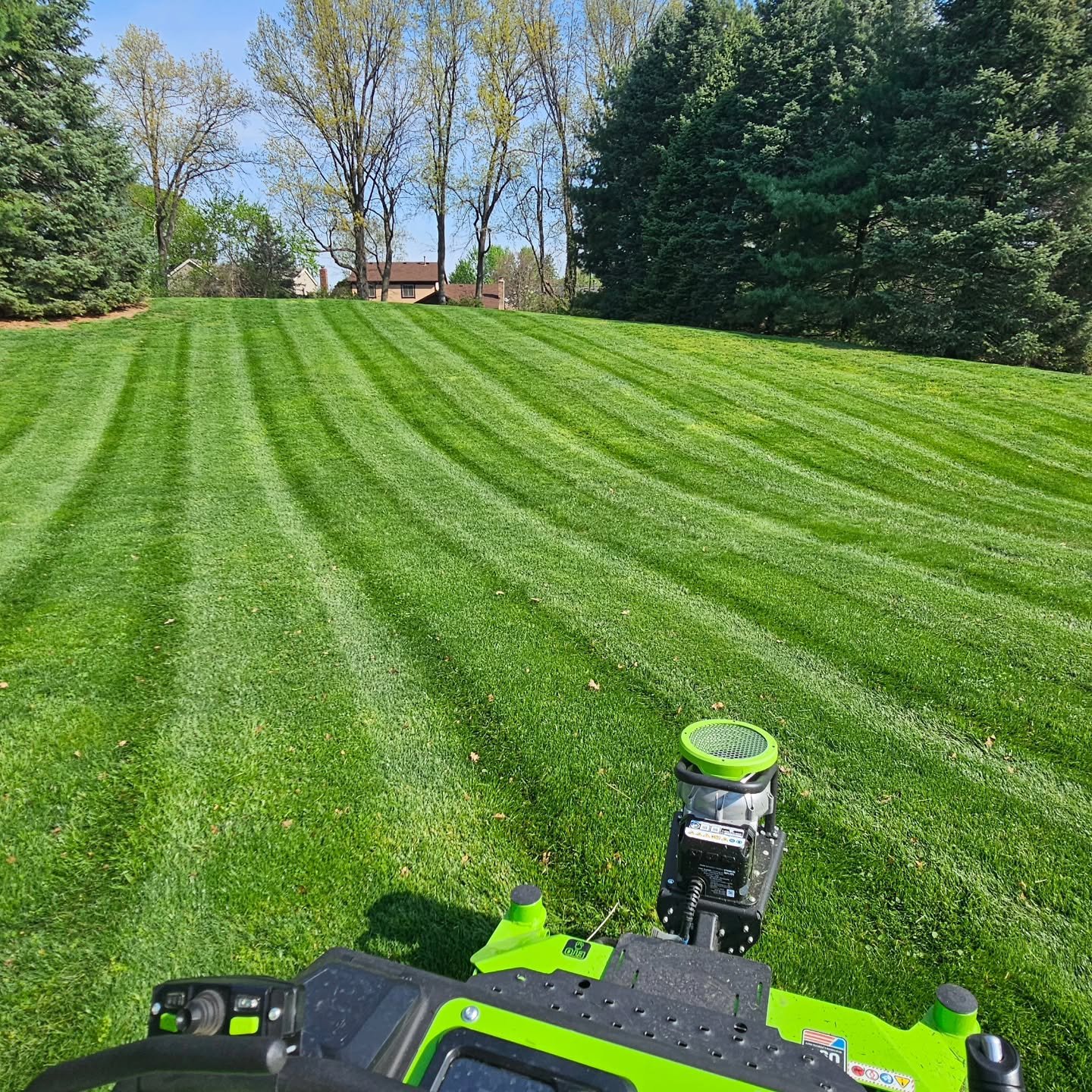 POV: laying down clean stripes with the @greenworkscommercial Optimus Z ⚡🌱