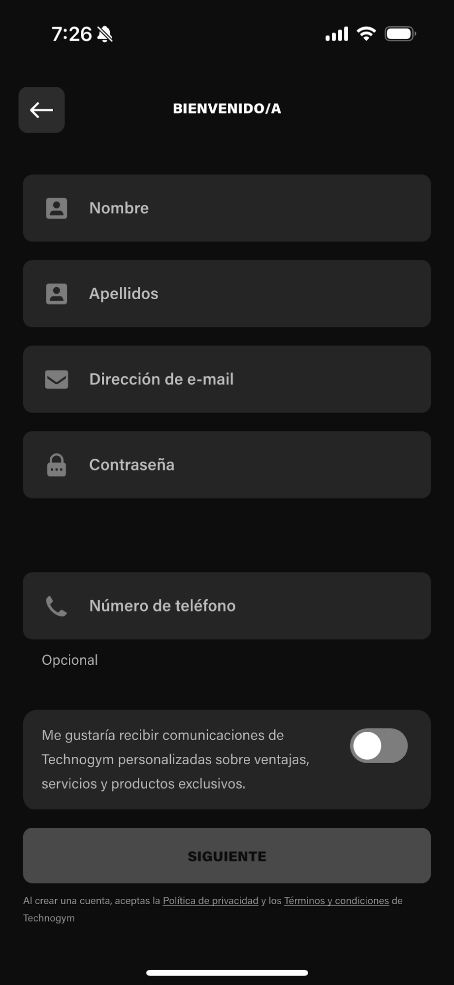 Pantalla de formulario de registro en una aplicación móvil, con campos para nombre, apellidos, correo electrónico, contraseña, número de teléfono, y opción para recibir comunicaciones de Technogym.