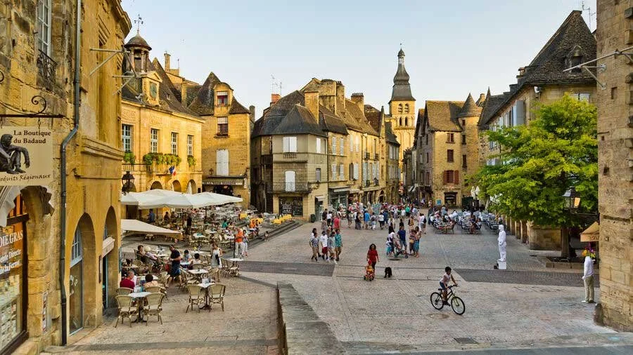 sarlat-market-square.jpg