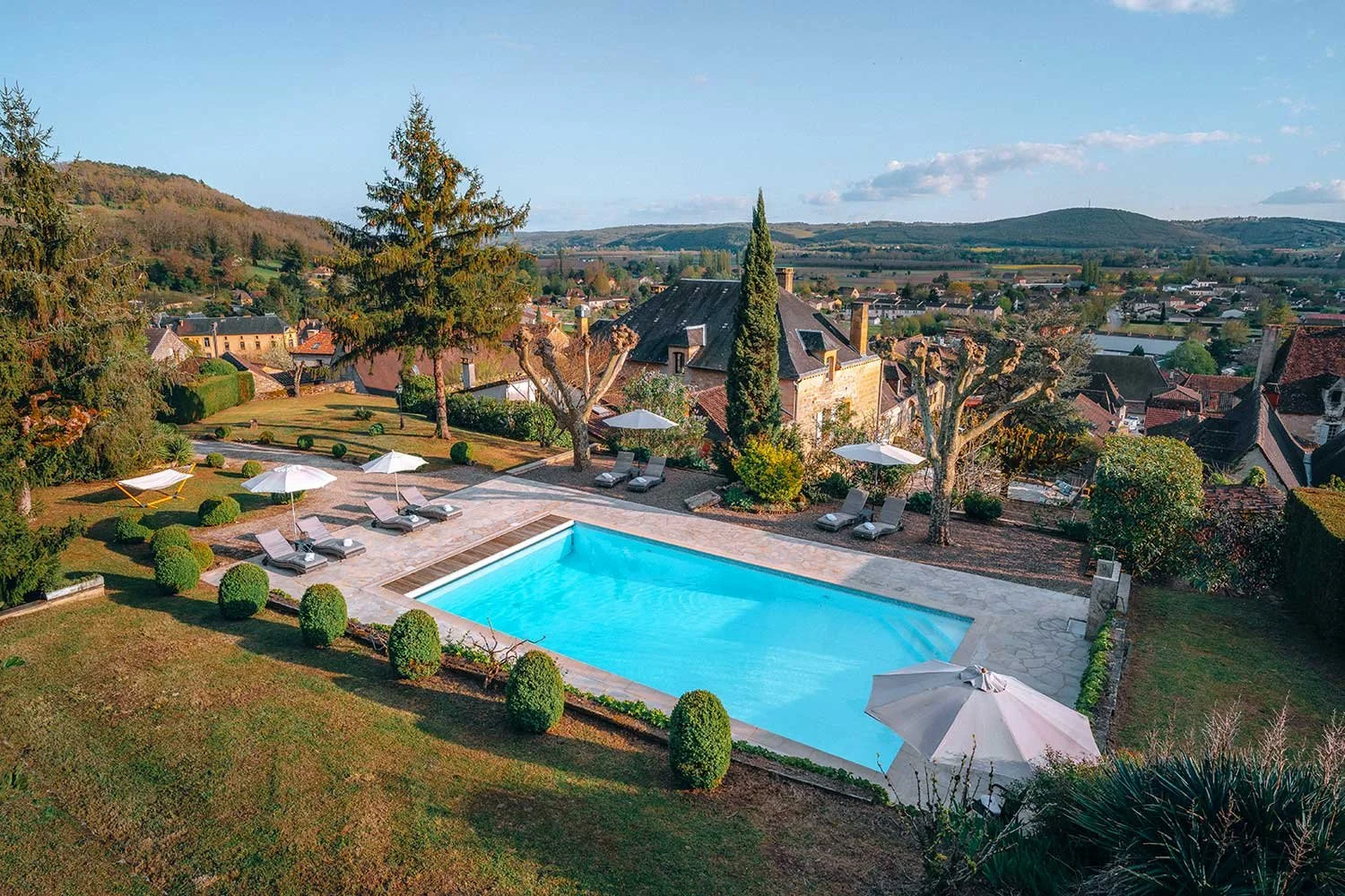 hotel-abbaye-pool.jpg