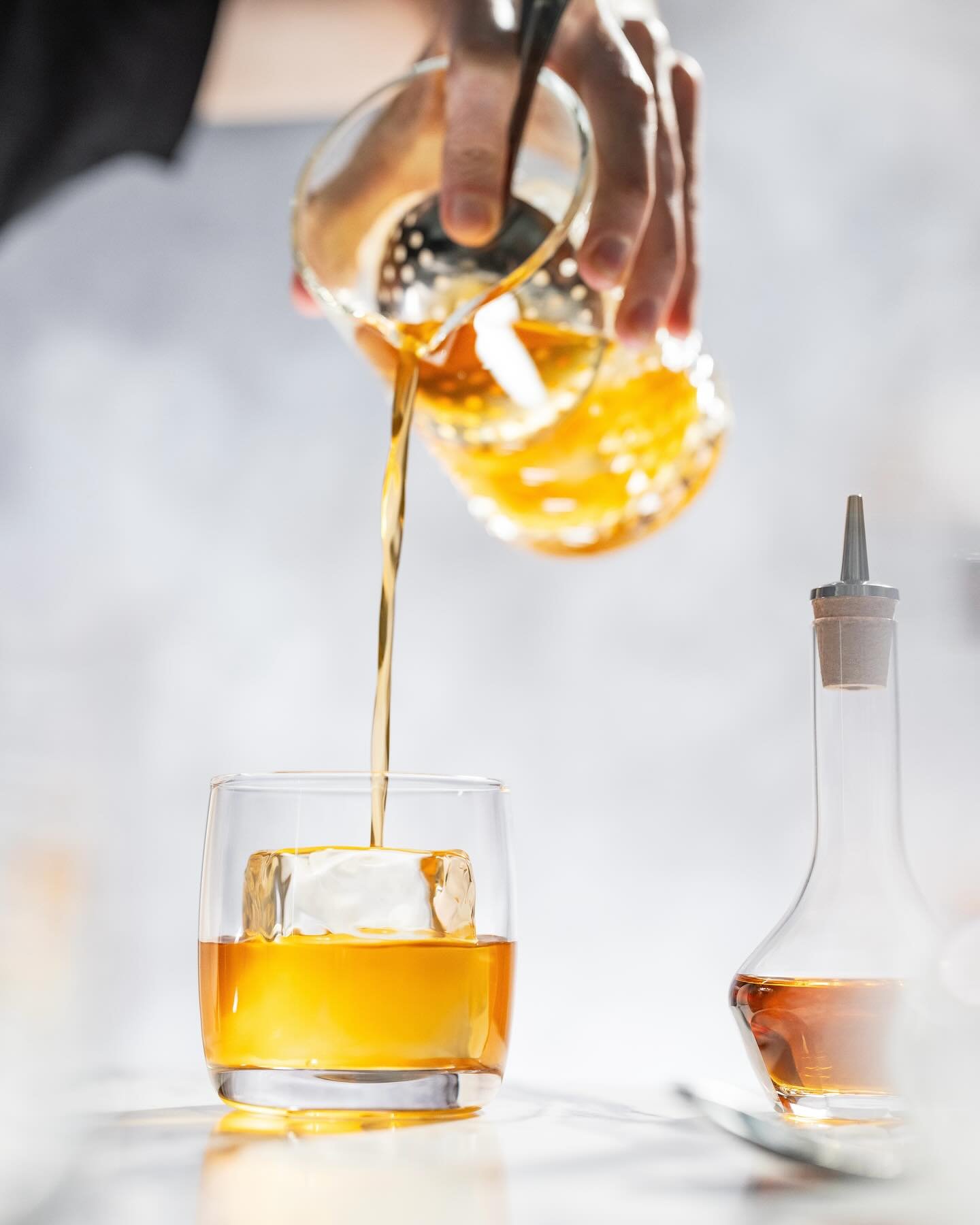 Boy this one makes me proud. @elijahcraig set out to re-imagine the old fashioned. They created a cocktail book containing recipes from mixologists worldwide. I was the lucky beverage stylist that was chosen to make those cocktails shine. Of course, 