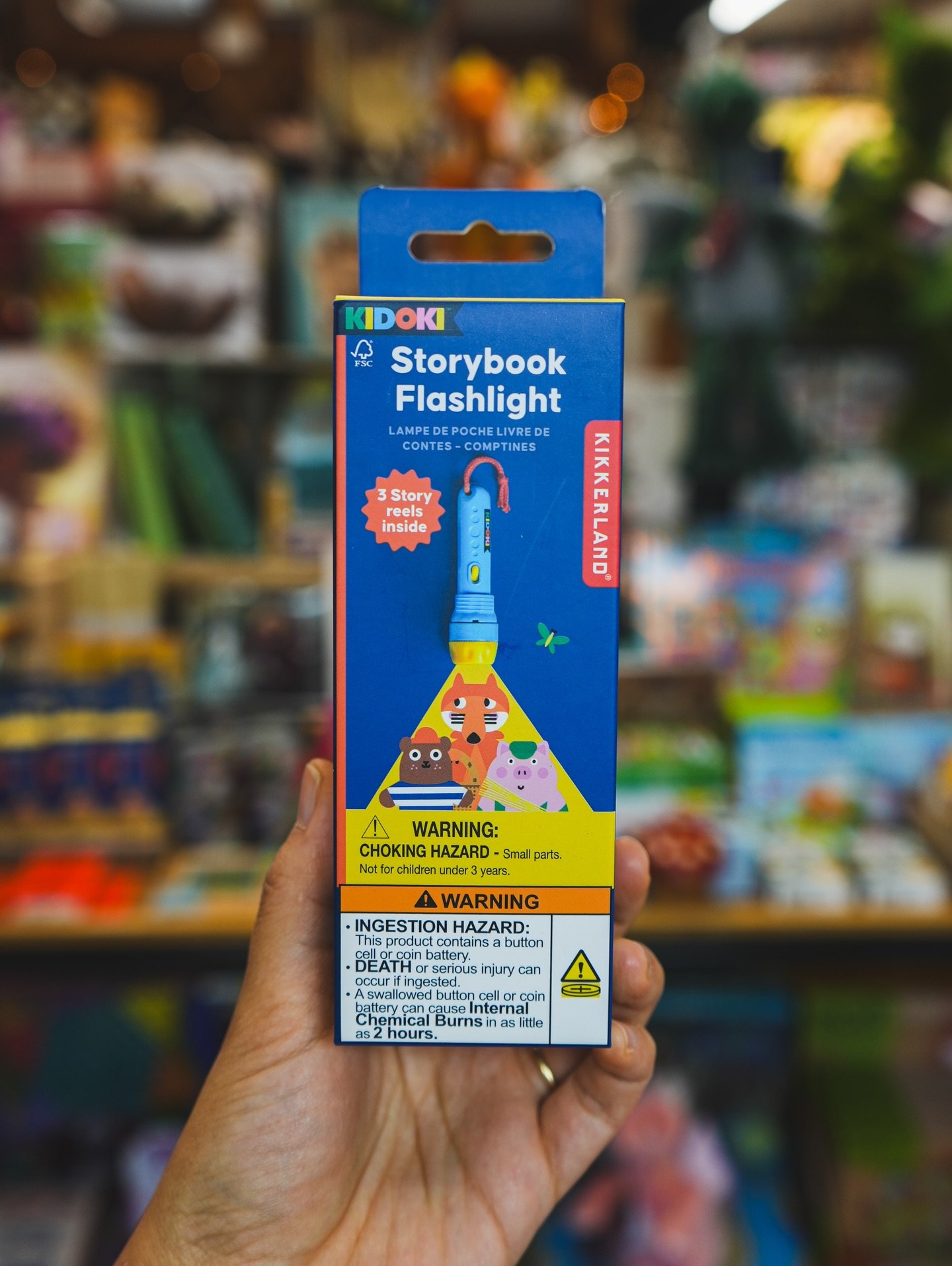 Staff Recommendation: @kikkerland Storybook Flashlight! 🔦📚 As winter approaches and the days get shorter, this handheld projector/flashlight is an amazing addition to your kid’s bedtime (or quiet time) routine! 🛌💫 It projects 3 classic stor