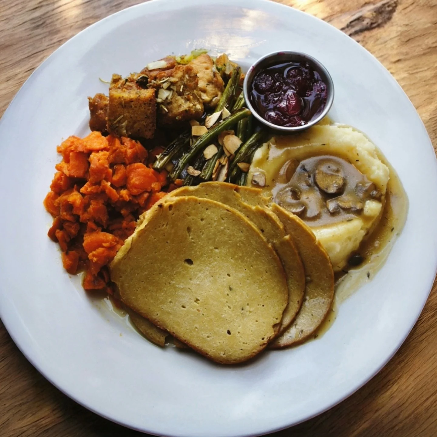 Only a few days left!!! 🦃 Preorder your plant-based and/or gluten free Thanksgiving Feast from Follow Your Heart Market &amp; Caf&eacute; 💛 The deadline is THIS FRIDAY, November 21st! 

🔗 https://www.theheartmarketcafe.com/thanksgiving

Some peopl
