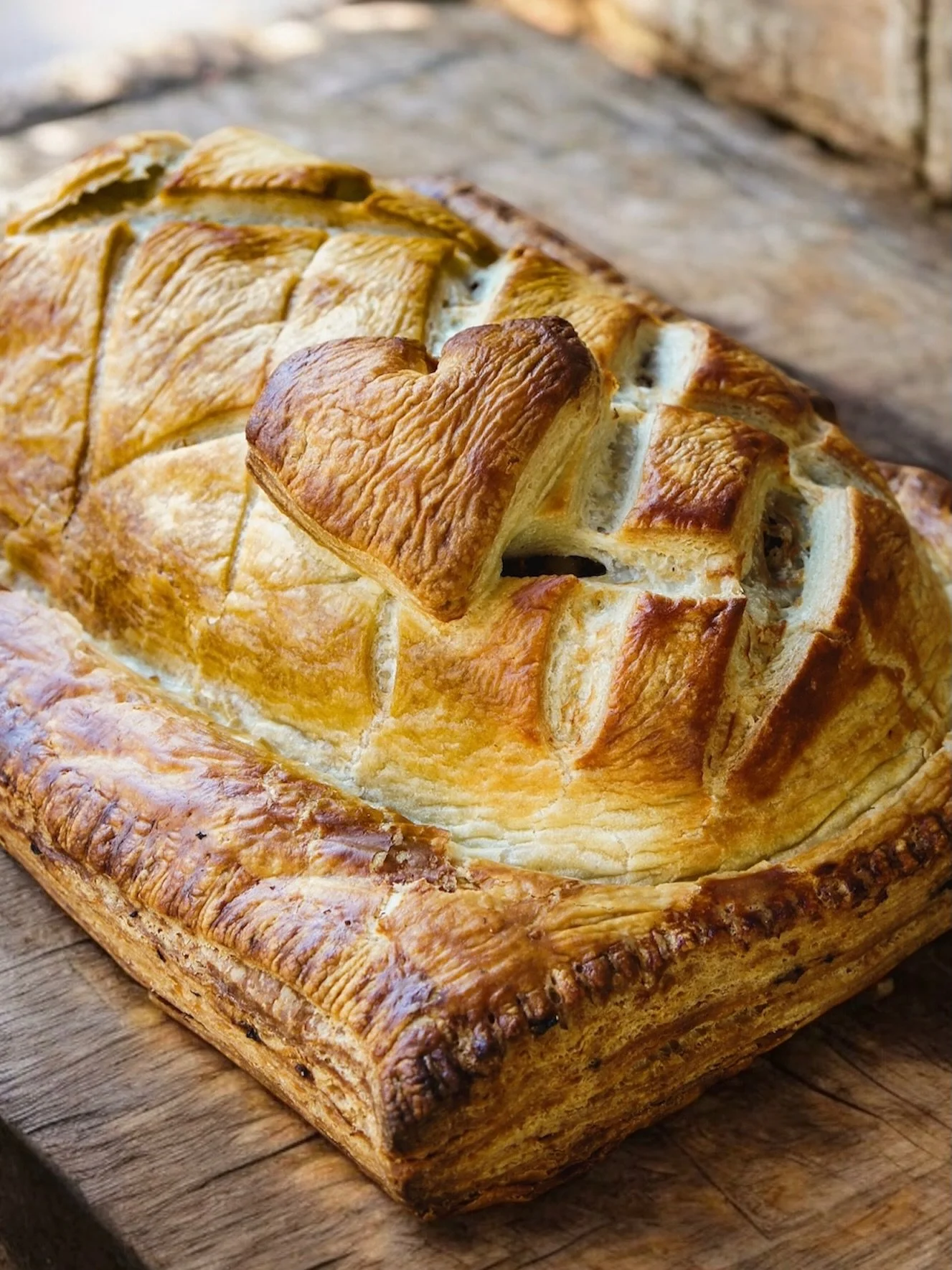 Big news ‼️ Due to popular demand, we just added a LIMITED AMOUNT of our whole Holiday Wellingtons on our website 🎄💫 It&rsquo;s Butternut Squash &ldquo;Fillet&rdquo;, Mushroom, Lentil &amp; Nut Duxelles and steamed Spinach, beautifully wrapped in o