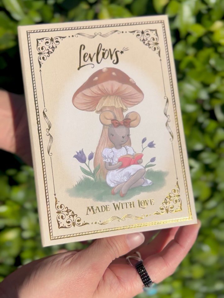 The CUTEST delivery has arrived at #FYHMC! Tiny Mice Dolls by @levlovs 🐭💕🎄The lovely Levlovs&rsquo; team even included the pictured handmade miniature foods as a gift to you all! 🎁 Find them hidden in the box when you purchase the Mouse &amp; The