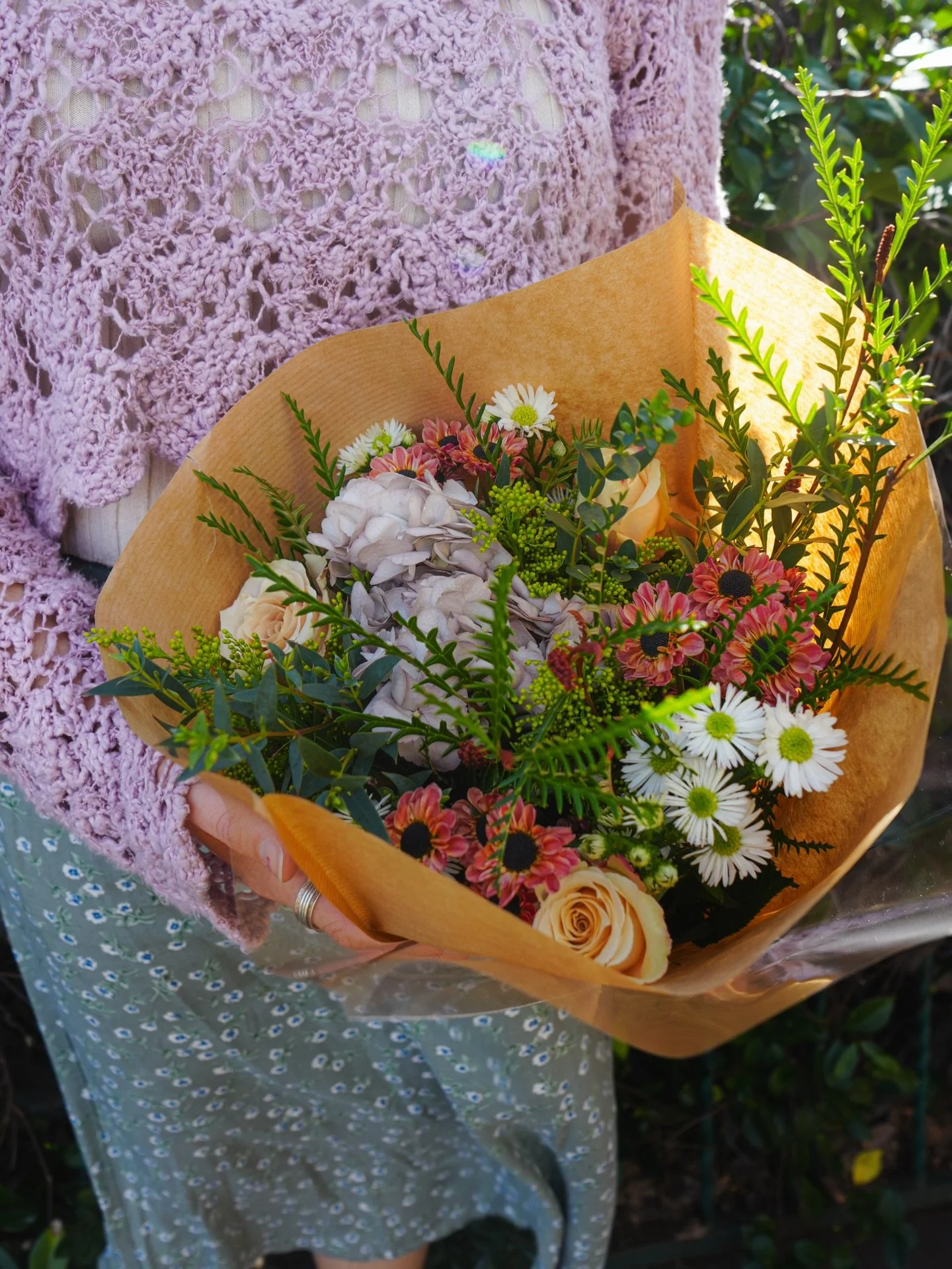 Now blooming at FYHMC&hellip;flower bouquets! 💐 We are so excited for these professionally (and gorgeously!) arranged fresh flowers bouquets in our market ☺️ 

Pair it with one of our greeting cards for a delightful gift, or pick one up for yourself