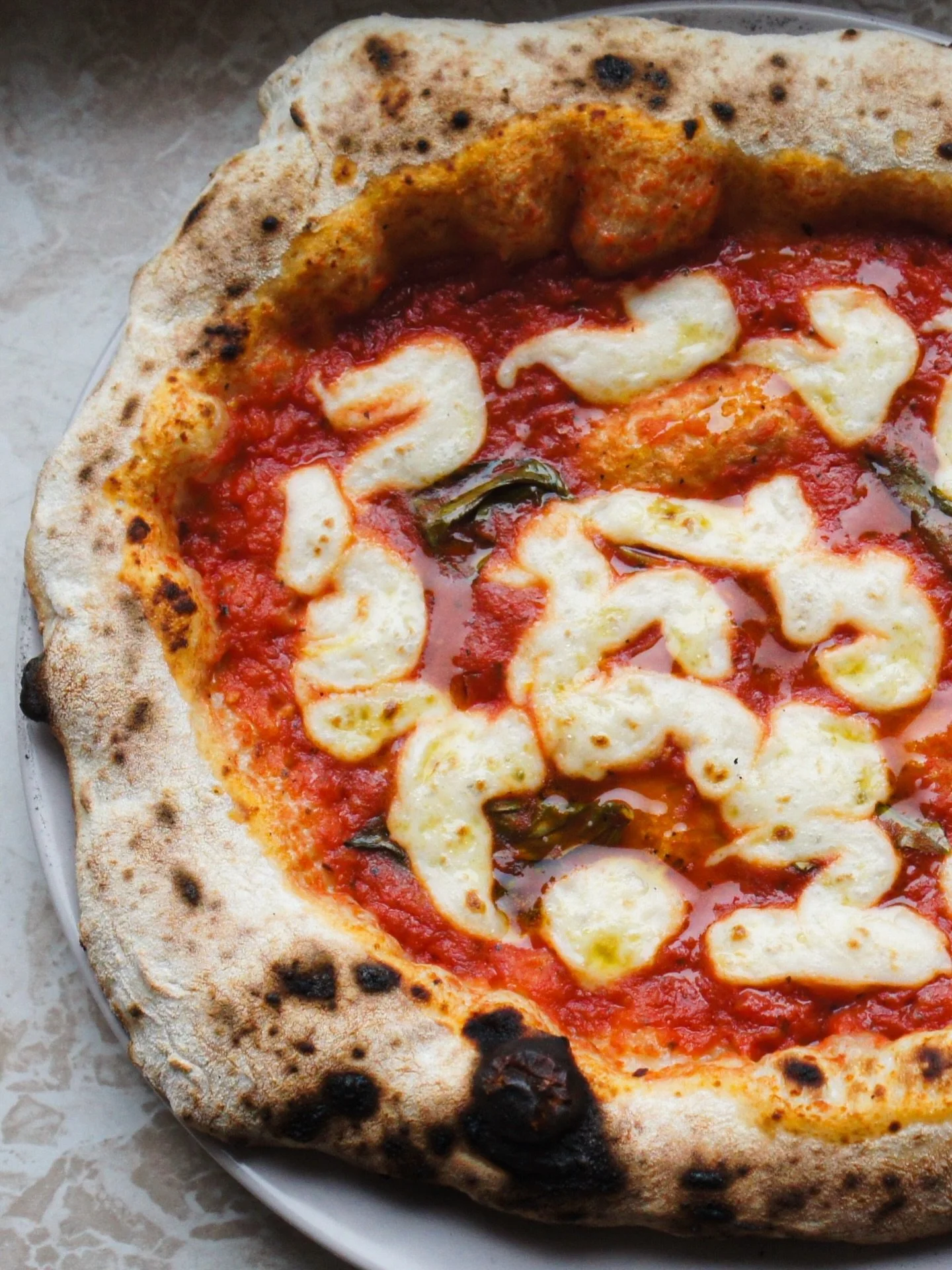 The classic Margherita - the other pizza we will be serving THIS FRIDAY in (early) celebration of #NationalPizzaDay! 🍕🔥 With a 24h fermented Neapolitan style dough, organic tomato, housemade cashew mozzarella &amp; fresh basil. It&rsquo;s a classic