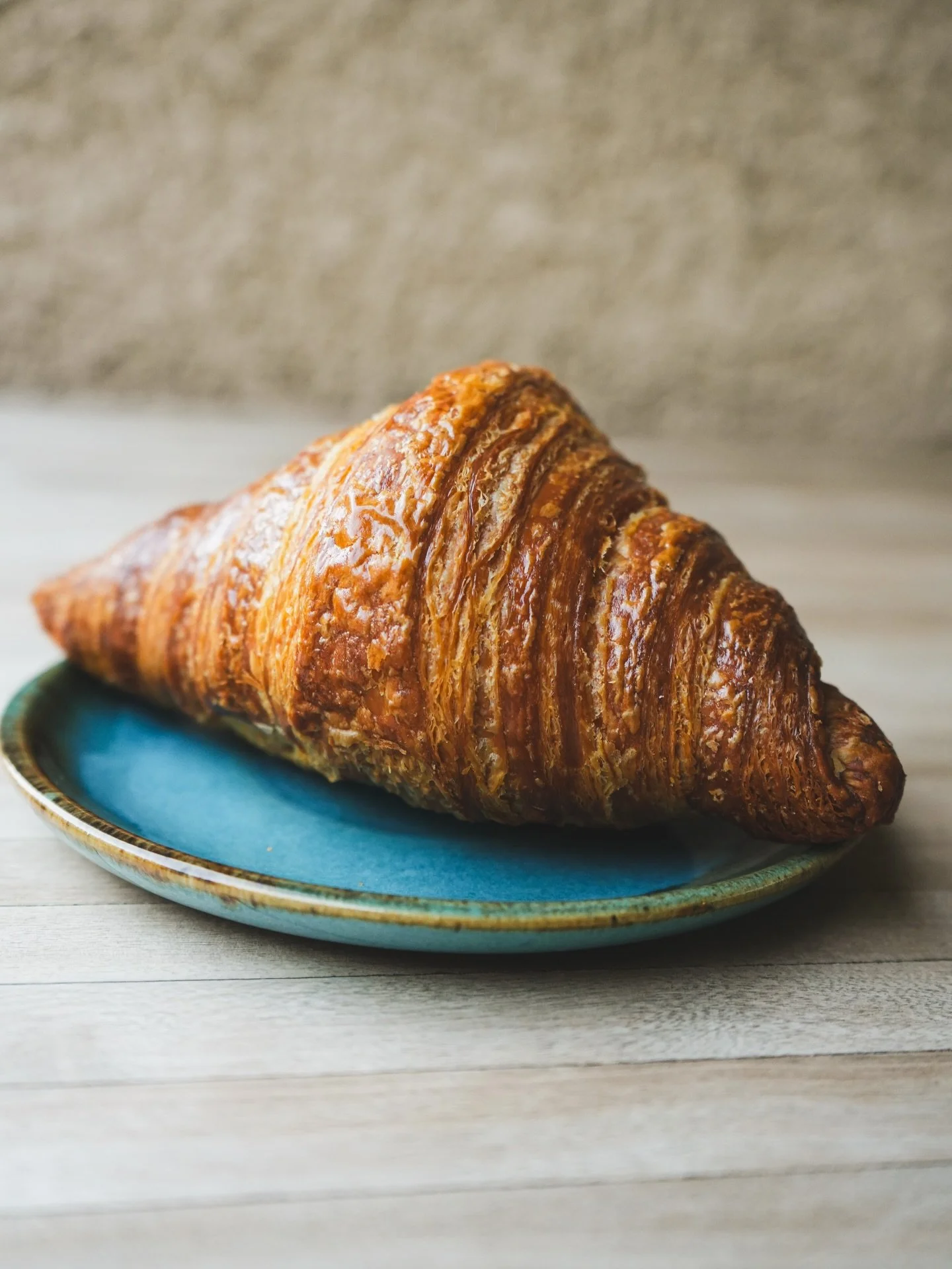 Get ready to indulge in our pastries 🤤 featuring FRESH and REFINED recipes! 🥐

We have the pictured Classic Croissant, as well as Pain au Chocolat, Pain aux Raisin, Danish, Jalape&ntilde;o Cheese Croissant, Ham &amp; Cheese Croissant and more&helli