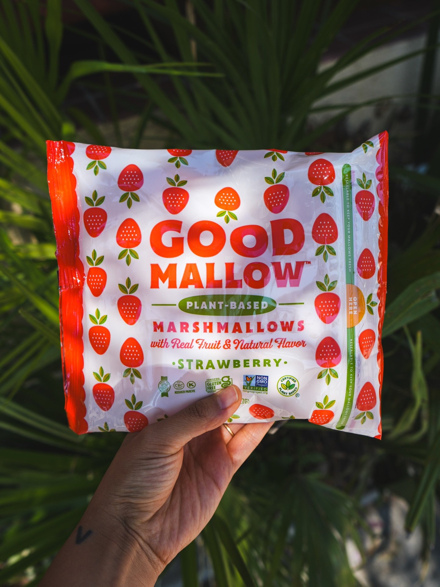 We can&rsquo;t stop eating these @goodmallowco marshmallows!!! 😳💕 We just got in the Strawberry Marshmallow and the Krispy Rice Treats and they are equally addictive as the bunny shaped marshmallows 🐇🌷🌿🍓 

All available at FYHMC ☺️ #supportsmal