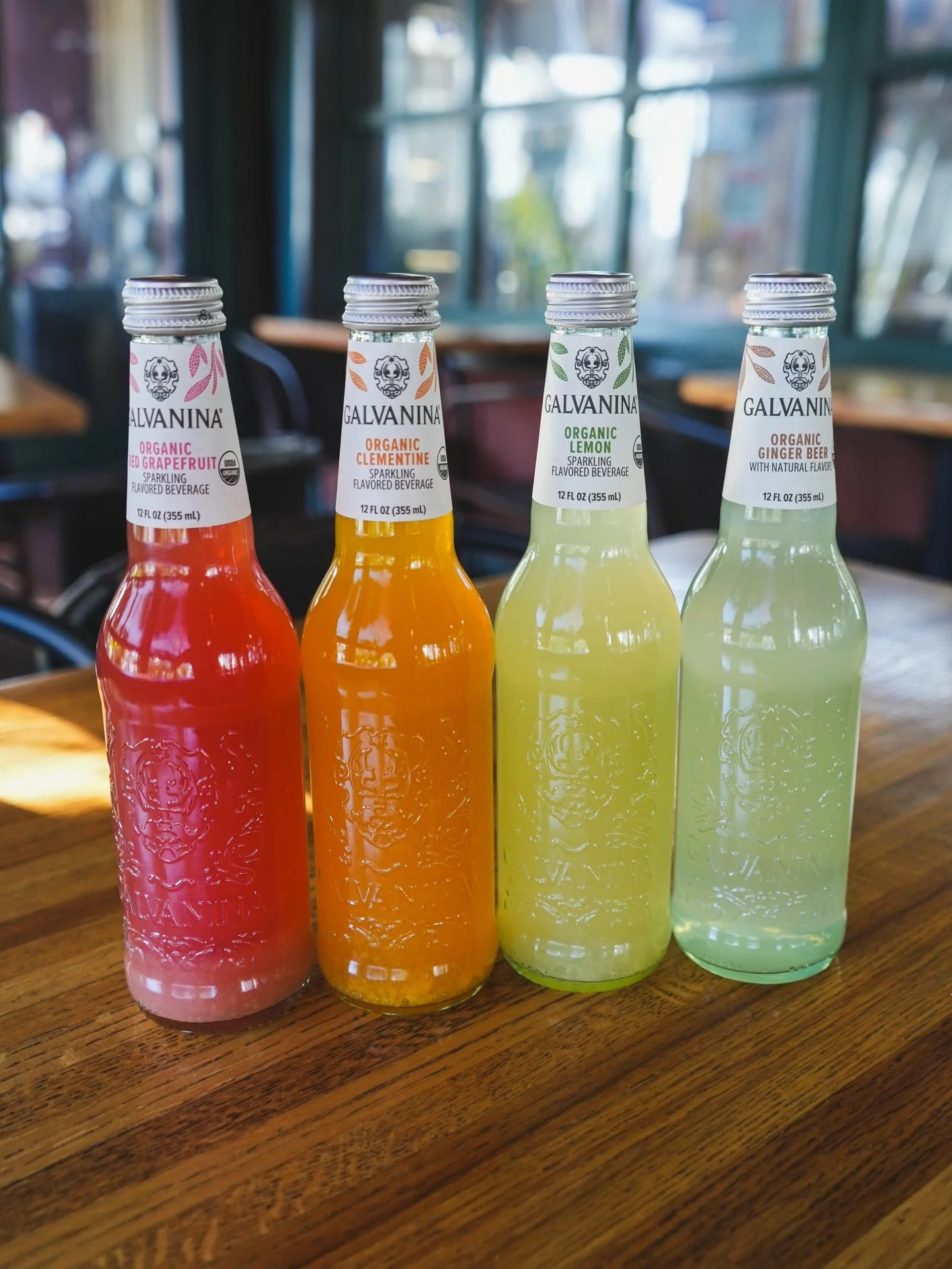These @lagalvanina Organic Italian sodas are hitting differently in this Valley heat 🌴☀️💦 Have you tried them? They are made with real juice and sweetened with cane sugar (all #organic!) and perfectly crisp and juicy 🌈 Take a few bottles home or e