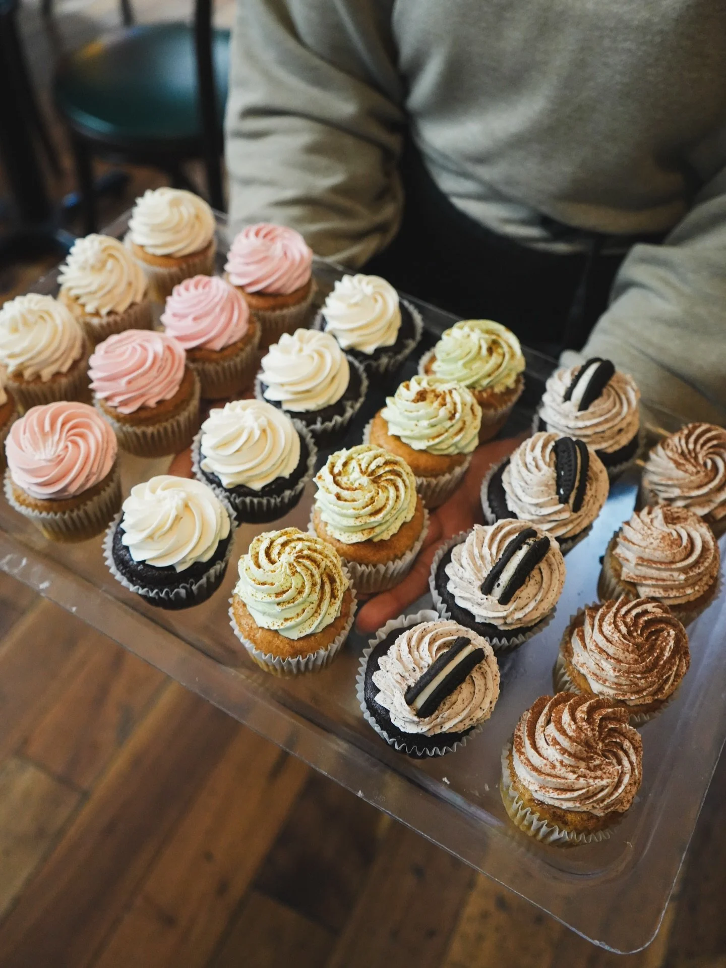 Check out our selection of gluten free cupcakes right now from @risingheartsbakery! Staff favorite is the KEY LIME PIE 🍋&zwj;🟩 
We also have&hellip;
Strawberry Matcha 🍵 
Vanilla Strawberry 🍓 
Cookies &amp; Cream 🥛 
Chai ☕️ 
Chocolate Vanilla 🍫
