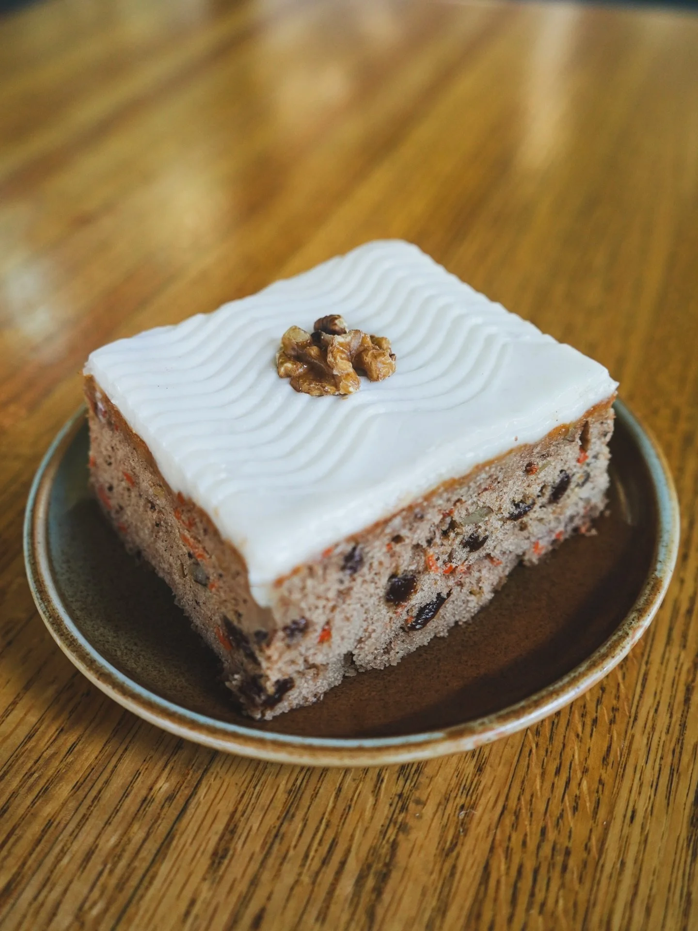It&rsquo;s the perfect week to enjoy a slice of our Classic Carrot Cake &amp; GF Carrot Cake Whoopie Pie! 🐰🥕☀️ Which one are you choosing?? 🌷

Don&rsquo;t forget to grab one for your kid&rsquo;s Easter basket too 🤭🧺

Both are handmade by our tal