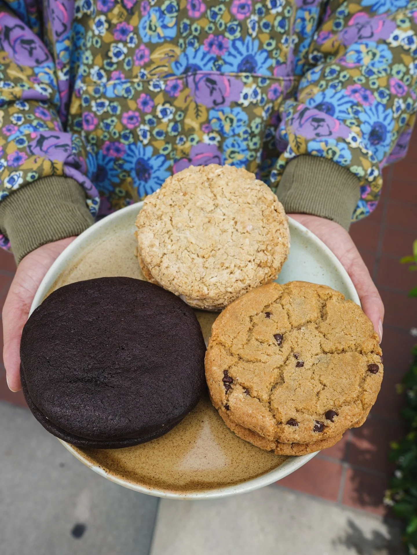 Last week we shared a photo of our Carrot Cake Whoopie Pie 😋🥕 but did you know we have other flavors too?

💛 Classic Chocolate 🍫 
💛 Chocolate Chip 🍪
💛 Oatmeal Coconut Cream 🌾

All 4 Whoopie Pies are available year round - try one after your m