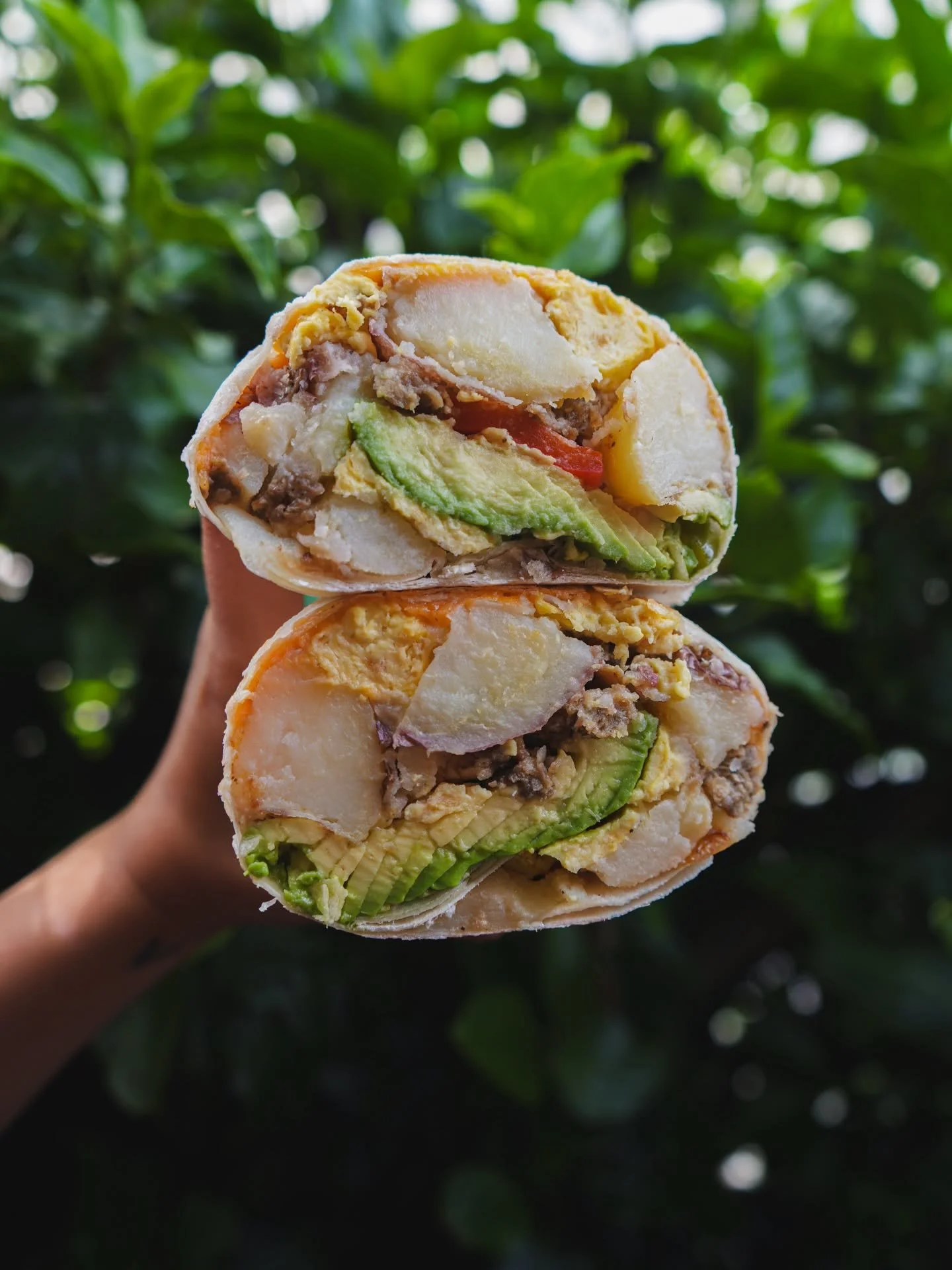 Our Country Breakfast Burrito is calling your name today 🤠🫶 With scrambled plant based &ldquo;egg&rdquo;, crumbled breakfast &ldquo;sausage&rdquo;, breakfast potatoes &amp; &ldquo;cheddar&rdquo; wrapped in an organic wheat tortilla! We recommend ad