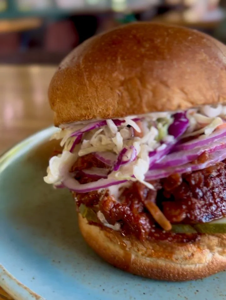 Happy 250th birthday to the USA! 🇺🇸 Come by to celebrate with this delicious BBQ Jackfruit Burger available from 10:30 🤤✌️🌱 Made from scratch - BBQ sauce, coleslaw, buns, side potato salad and all! 💕 

We also have BBQ seitan ribs&hellip;🍖

And