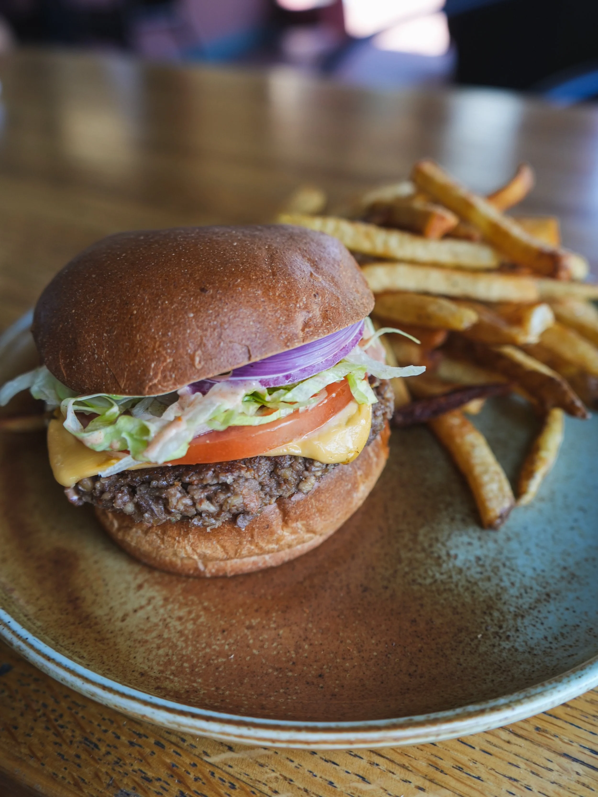 A burger worth leaving the house for on a &ldquo;random&rdquo; Thursday evening&hellip;😉🤤 
📸 : The Heart Burger with the Nutburger Patty 🍔 

We have 2 different types of housemade patties or @beyondmeat ✌️🌱 

Our fries are made with house cut or