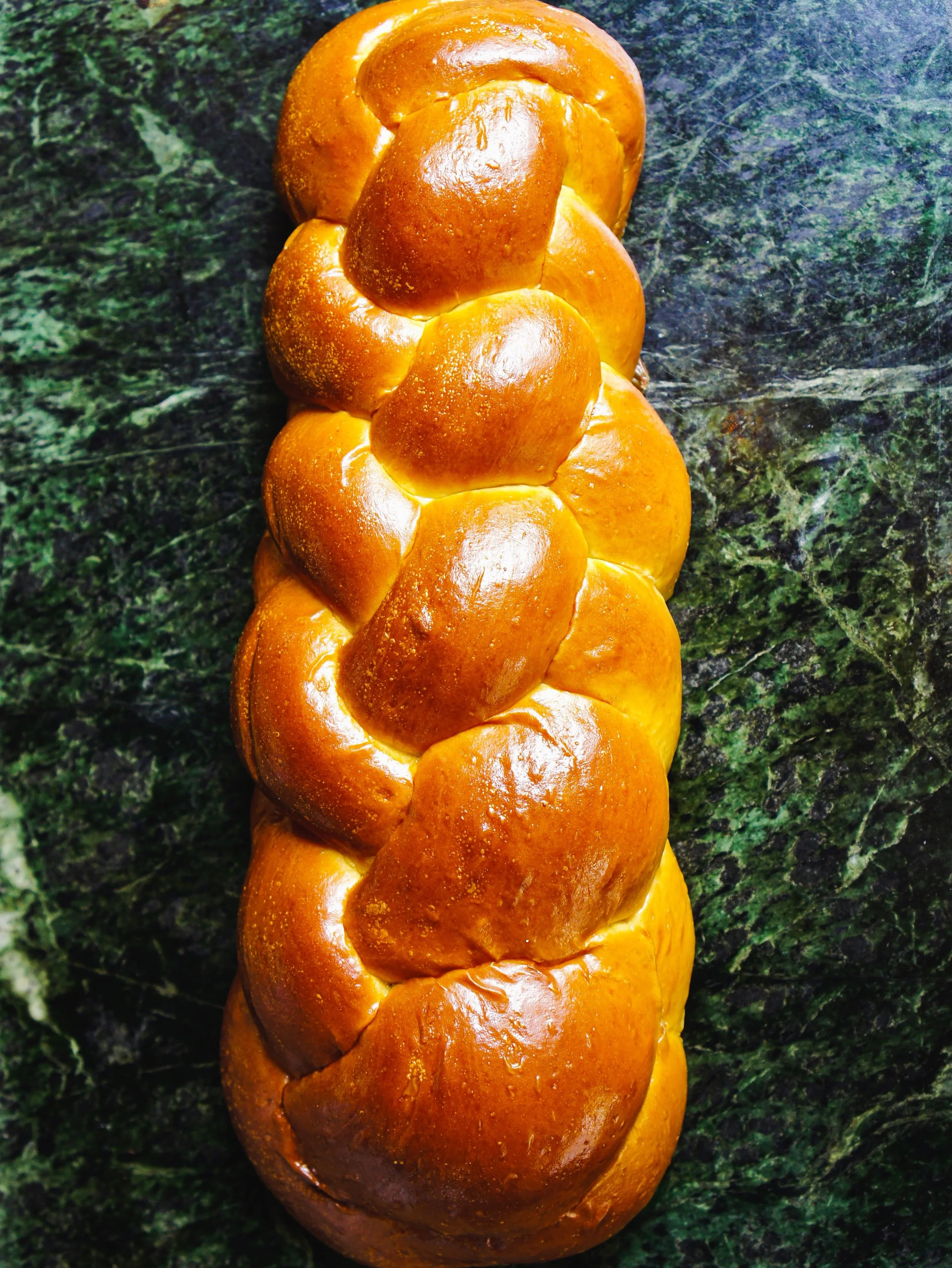 A reminder that we have (the fluffiest 🥺) @risingheartsbakery challah 🍞 Dairy &amp; egg free (vegan) and made with organic flour 🌾 Gluten Free version also available! 

Fresh delivery arrives at the market this Thursday afternoon 💕 #FYHmarketcafe